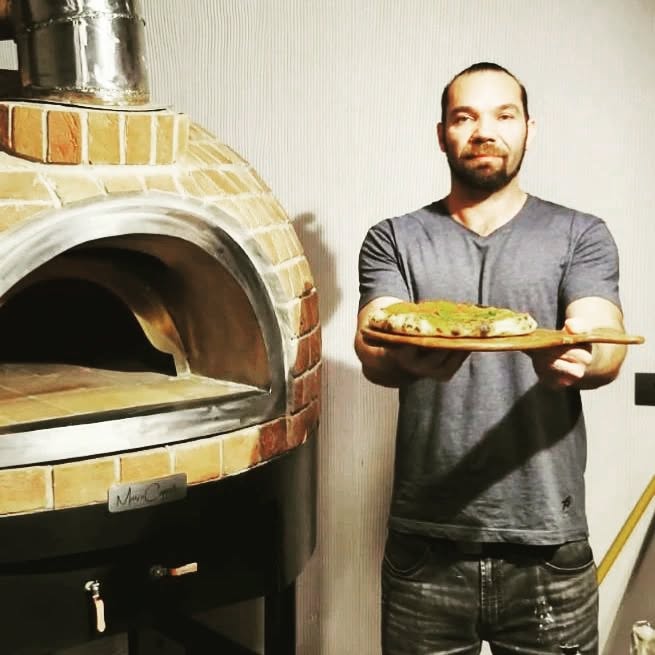 You know we've got something REALLY SPECIAL cooking for your flawlessly exquisite experience when there's an artist hard at work!
It couldn't have been more of an honor to have none other than @marcocappiotti just ready to kick things off SU UNA NOTA PERFETTA! 🔥🍕
Just one of the many things we have in store for you 👀❤️
Stay tuned for more updates and some exclusive content from Marco Cappiotti!
.
.
.
#napoli #napolifood #food #tasty #delicious #1830pizzeria&taproom #comingsoon #1830pizzerialaunch #jalandhar #jalandharlife #instafood #jalandharfoodbloggers #pizza #pizzalovers #italianfood #authenticItalian #love #foodbloggerslife #pizzamania #italy #instagood #grandopening #italianflavours #foodexperience #napoliglory #instareel #launchreel #comingsoonjalandhar #marcocappiotti #guestappearance
Reposted from @1830pizzeria