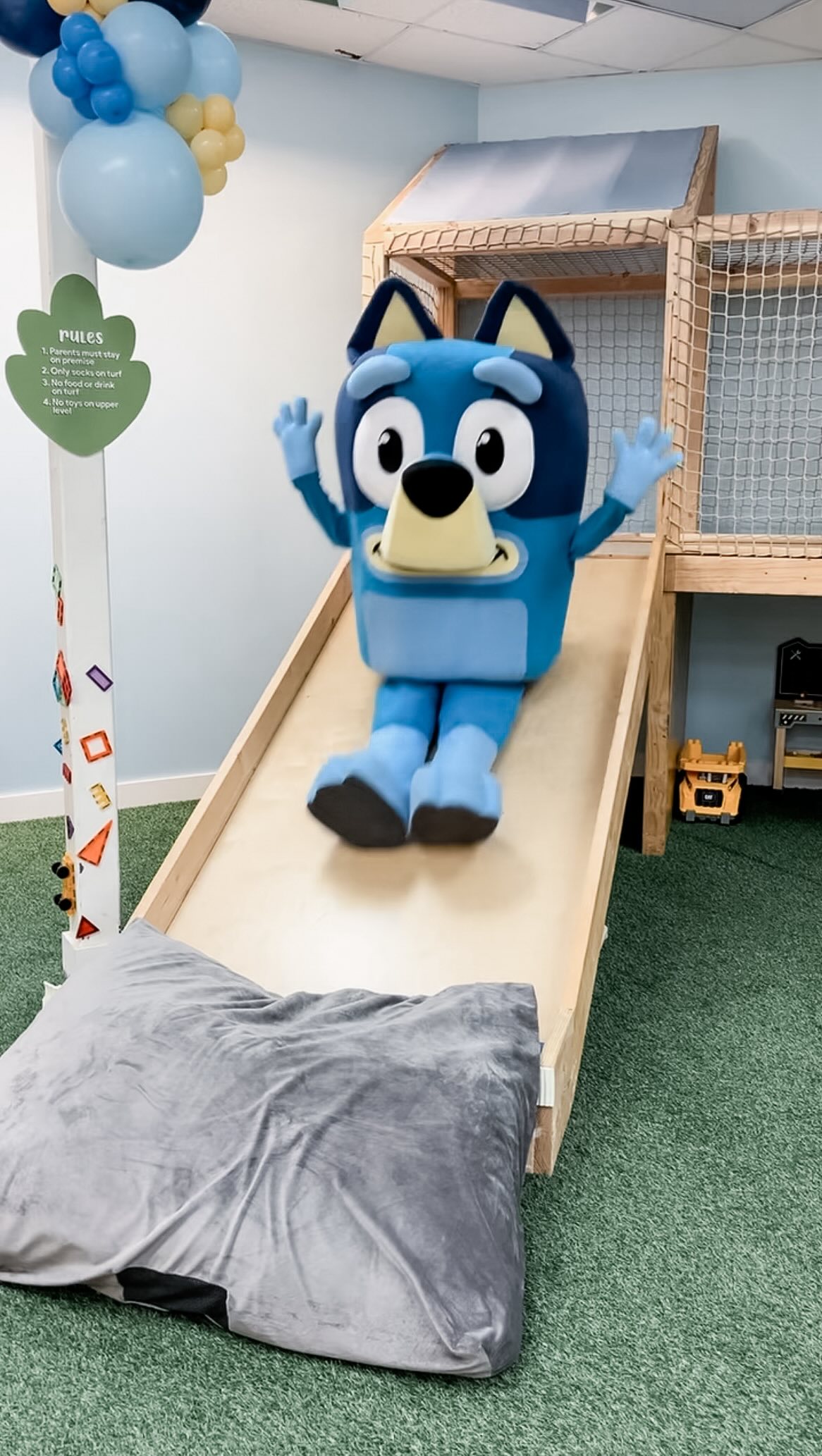 A peek into our staff meetings😏
Our Valentines Puppy Love party registration opens this Friday, 1/30 at 2:00pm 🐾🤍
https://www.littleleafplaystudio.com/valentines