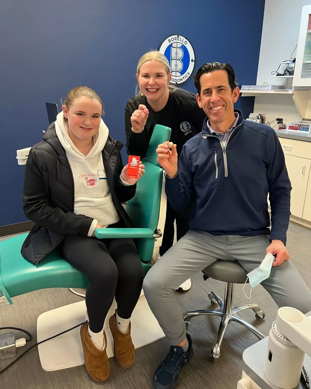 A patient surprised Dr. Borello with this Seed of Happiness and honestly… it made our day. Little moments like this never get old!
Swipe to read the story behind it all! ☺️