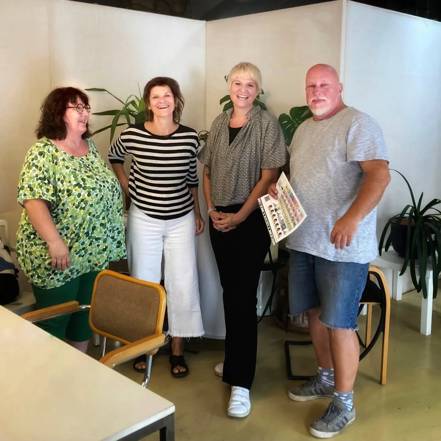 Wir haben etwas Neues gestartet!
Wir setzen uns seit 25 Jahren dafür ein, dass der ASP ein Wohlfühl-Ort für alle unsere Besucher*innen ist. Mit unseren Angeboten wie Kochen, Spielen, Werken, Gärtnern etc. gelingt es gut, ein "Wir am ASP" zu gestalten. Können wir uns da noch verbessern? Wir meinen: JA!
Gemeinsam mit Marlene Zajicek, einer Expertin im Bereich der Neurodiversität, @autismuskompetenz , werden wir uns überlegen, mit welchen Spielen und Übungen wir Kinder und Jugendliche, die größere Hürden haben, sich in Gruppen wohlzufühlen, besser integrieren können.
Wir freuen uns auf spannende Fortbildungs- und Konzeptionstage!
#asp
#autismuskompetenz
#ifep
#vielfaltVerbindet