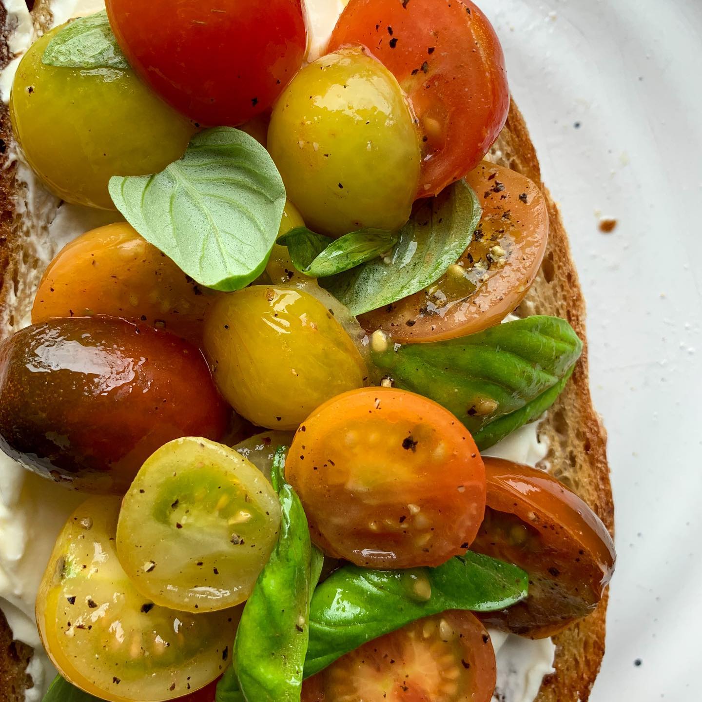 — breakfast of my dreams —
sourdough, cream cheese, cherry toms, basil, olive oil