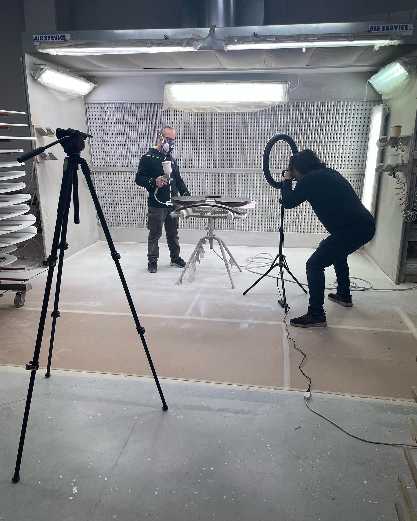 Oggi, così.
#madeinitaly #artigianatoitaliano #furnituredesign #arredamentogioielleria
#comelavoriamo #fotografo