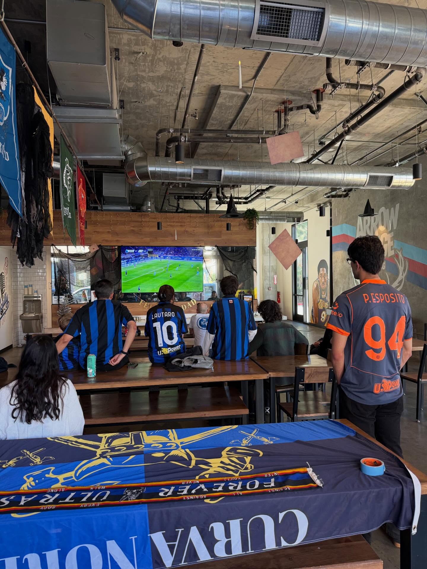 Sarà capitato anche a voi
Di avere l’Inter nel cuore
Cantando una sola canzone
Che fa… nerazzurri ale, nerazzurri ale, nerazzurri ale!
⚫️🔵🎶
#inter #fcinternazionale #intermilan #fcim #interclublosangeles