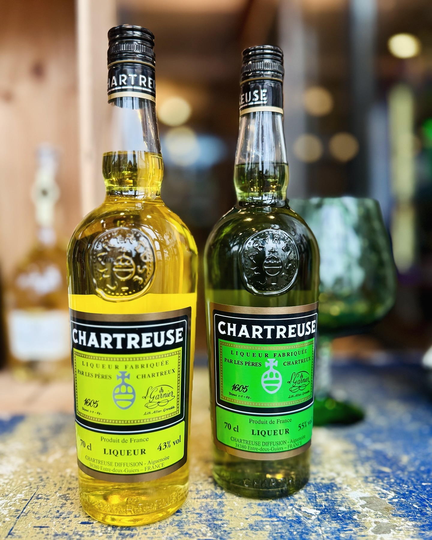 Chartreuse herbal elixir is a unique product, and its exact recipe is guarded by the Monks of the Carthusian Order, who have kept it a secret for several centuries.
The taste is formed by more than 130 different herbs and plants. Green💚 or yellow 💛, that’s the question