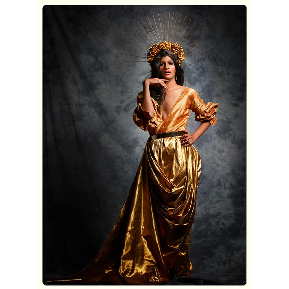 'The Queen Of Drag'
Conceptualization & Photography: @raechellerapozo
Muse: @missbhenji
MUA: @dipannita13
Stylist & Headgears: @swanand.j
Retouching: @munjalgandhi
#dragqueensofinstagram #drag #rupaulsdragrace #queen #hearts #playingcards #red #headgear #crown #dragqueen #kittysu #genderfluid #pride #androgynous #lgbt #queer #mumbaidragqueen