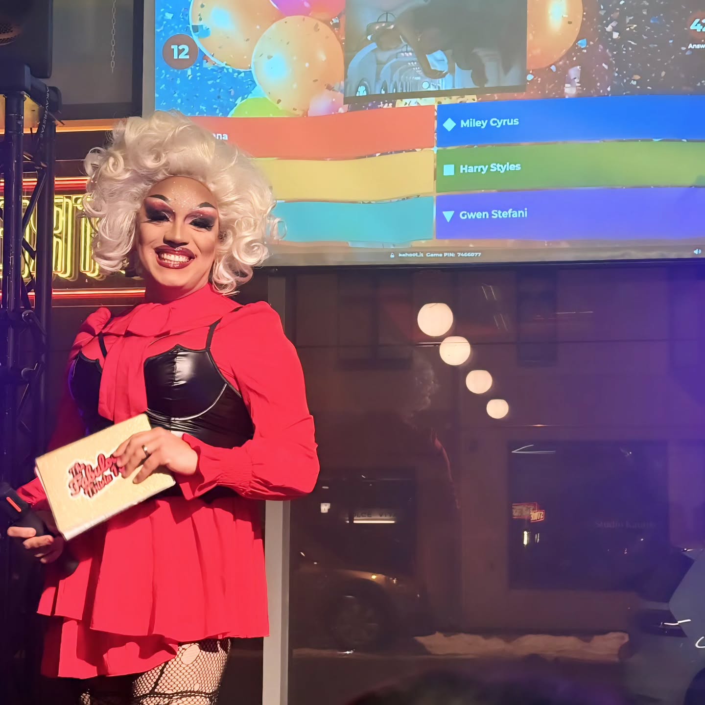 A new era began at @streetpridebar ⭐ thank you everyone for tonight ♥️
📸 @lynnsouz