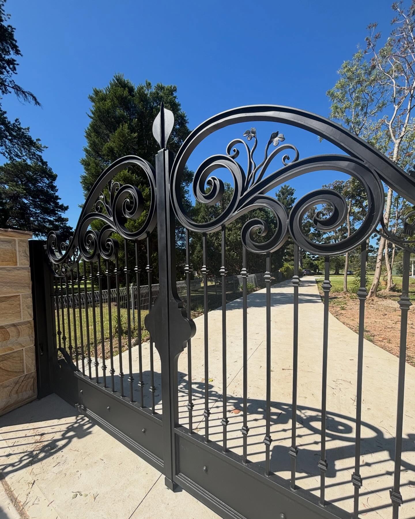 Look out for these gates if you’re driving north toward Dural!
Some details to look at for the driveway gate:
• Clean closure with sandstone
• Skilled Handcrafted wrought iron work
• Detailed design and careful planning
This project took over 4 months of planning and coordination to bring the client’s vision to life —and they were very happy with the installed result!
**Post 2/3