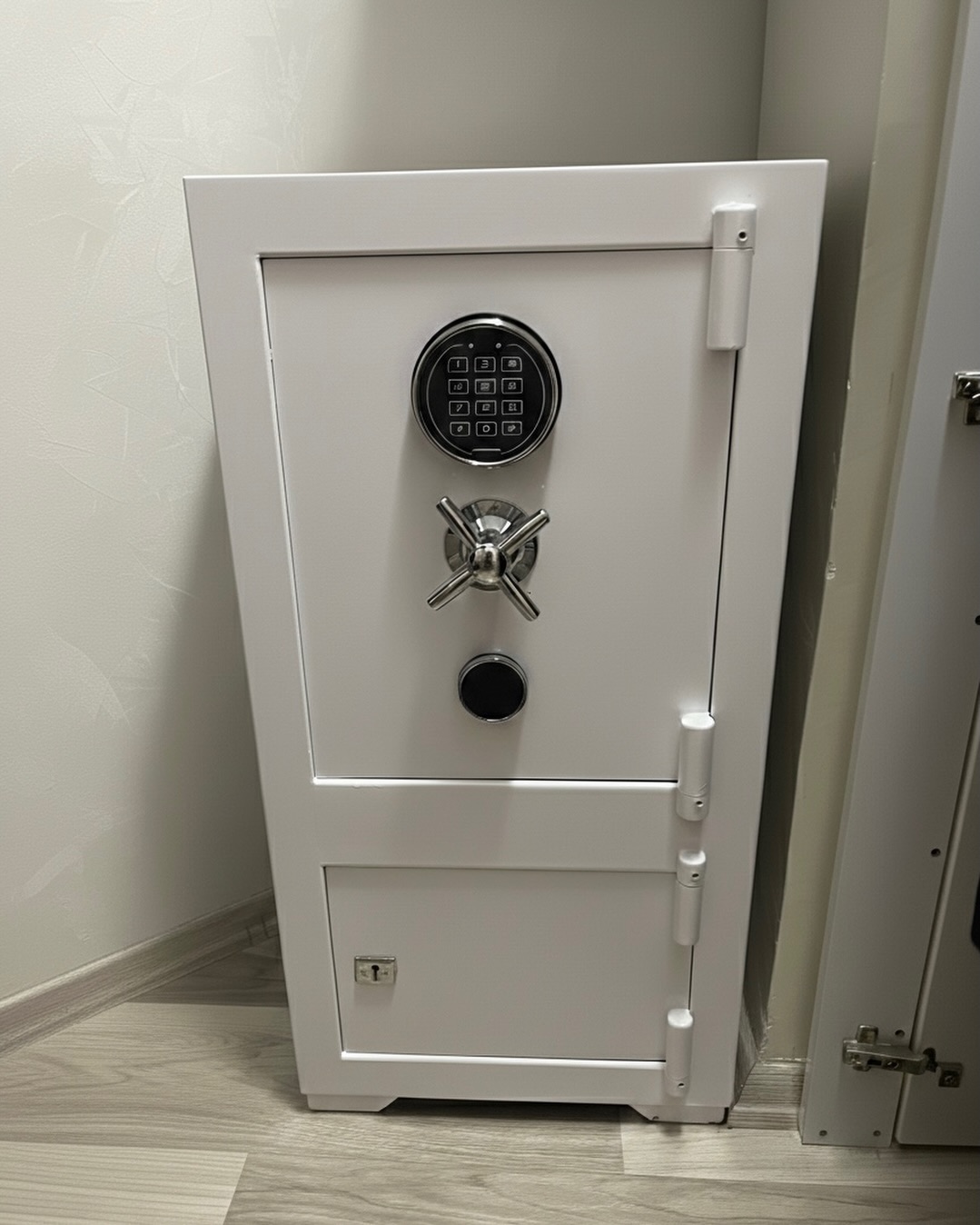 85cm boy 42cm en çift kapılı, şifreli çelik kasamız sipariş ve bilgi için dm #gaziantep #kasa #para