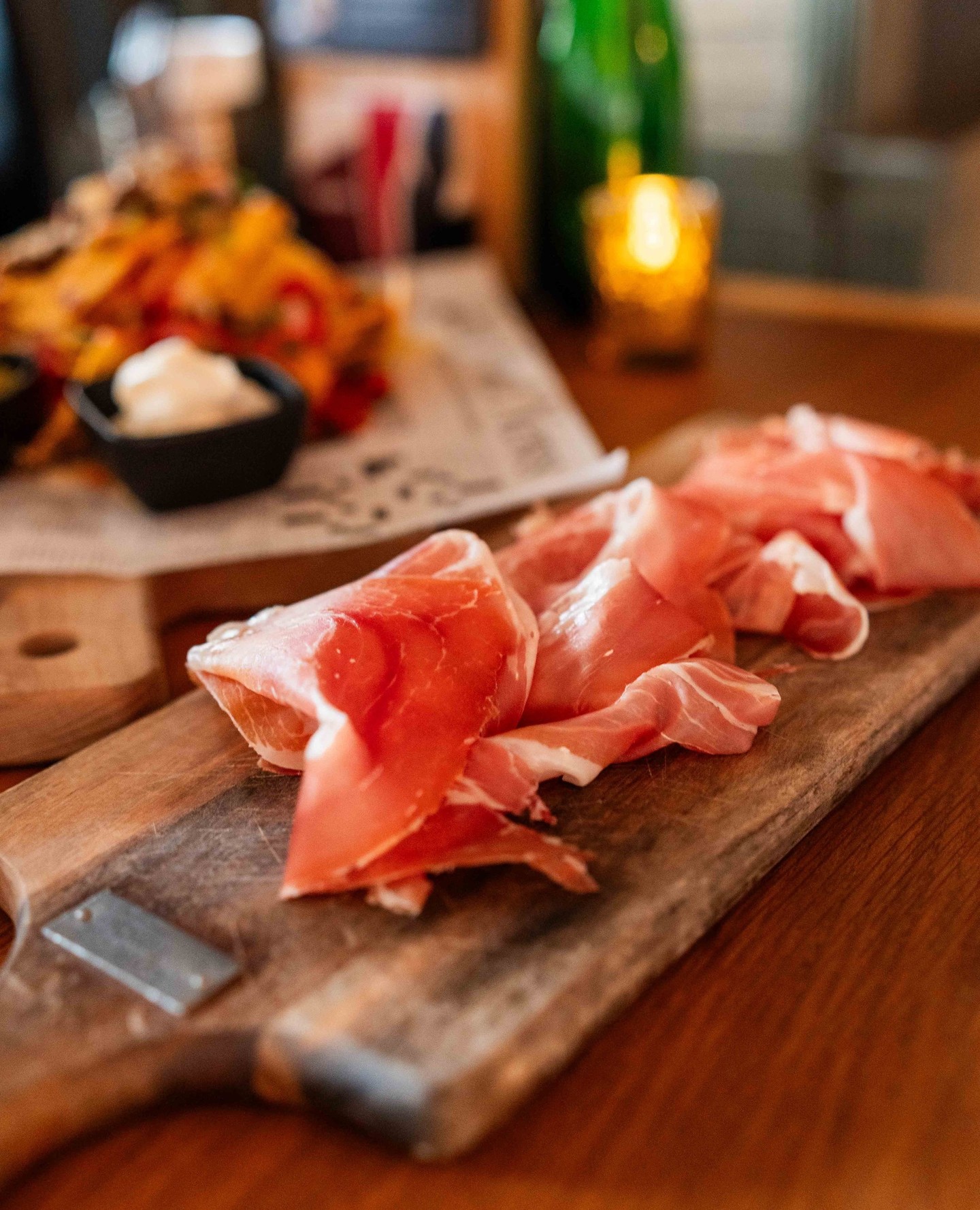 Nog รฉรฉn hap.โ En nog รฉรฉn. ๐โจโ
Gemaakt om te delen!โ
Reserveer je tafel.โ
โ
Blackstone is van 31 januari t/m 2 februari gesloten in verband met een Mega Winterpark. We zien je graag weer daarna! โ๏ธ๐