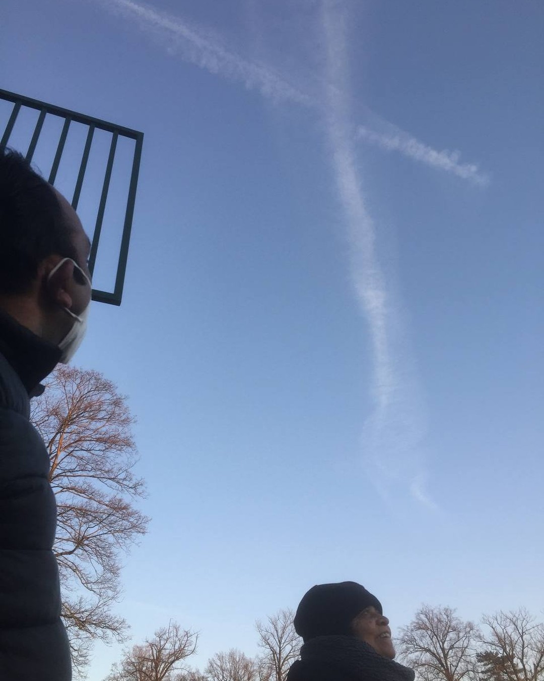 This picture was taken yesterday, while our Salt and Light ministry team were out praying in Chemnitz.
#God #Jesus #jesussaves #praying