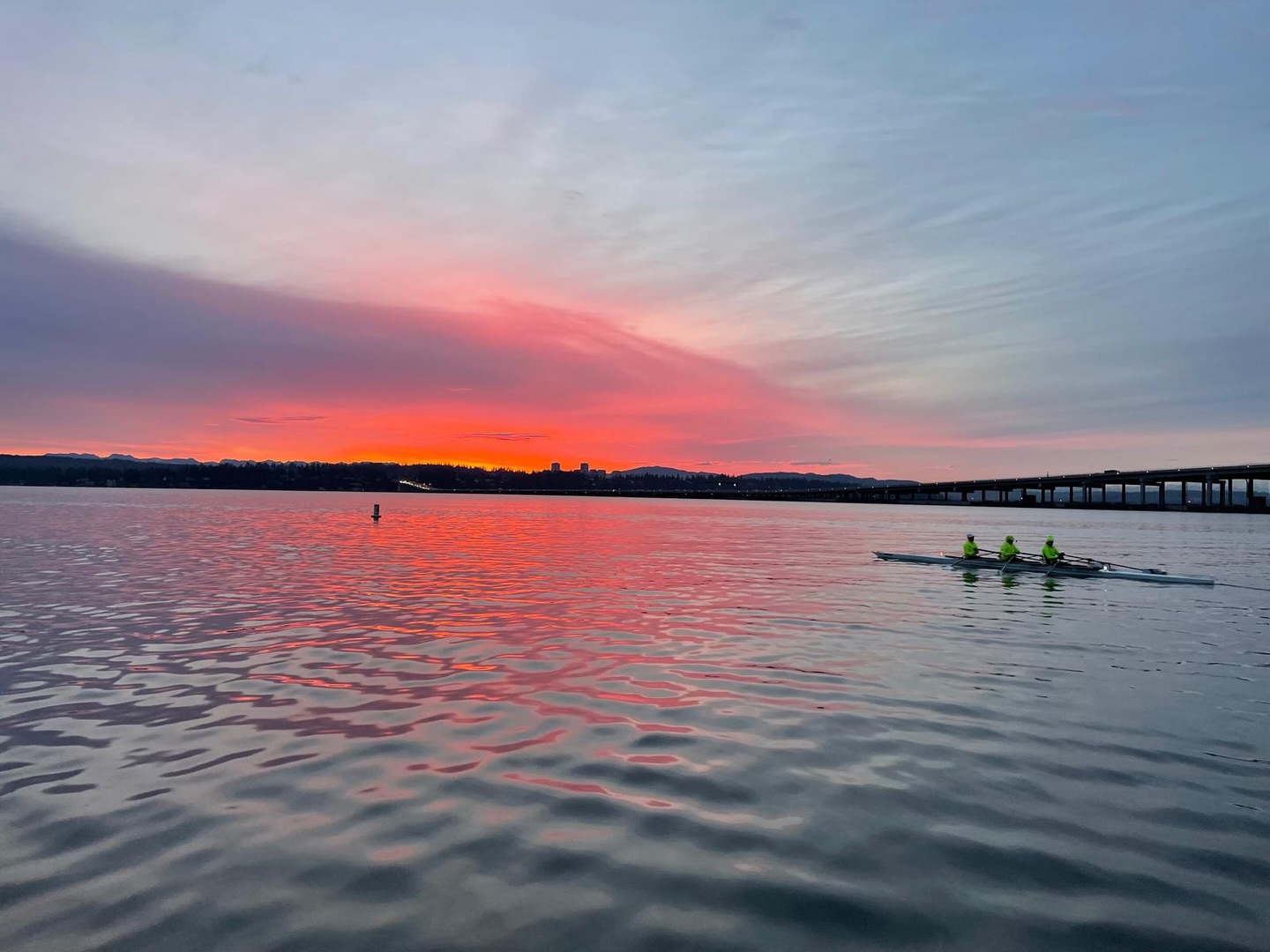 What a trio! Our 3x from Sculling 2/3 soaking up the magical morning sunrise. 🤩
Yes, we’re still rowing through the winter! Send us a message for your FREE trial rows!