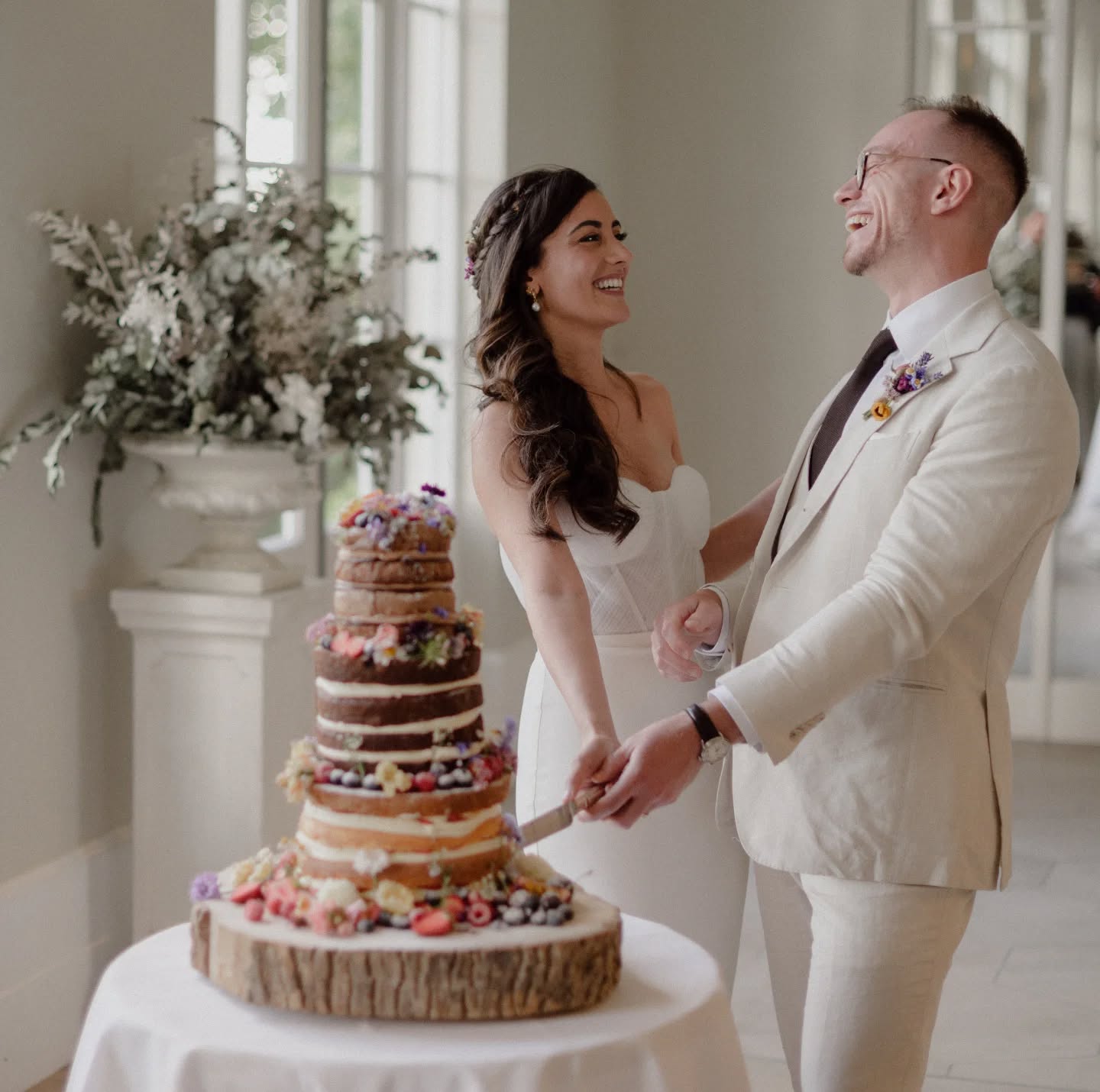 "Hi Nicole, we would like to thank you so much for the incredibly delicious and most beautiful cake! We received many compliments. You captured our vision perfectly - it truly exceeded expectations on many levels!" Kate & Lionel
@deerparkcountryhouse
@joshua_gooding
@devonshirerose_floraldesign
@rivergardenflowers