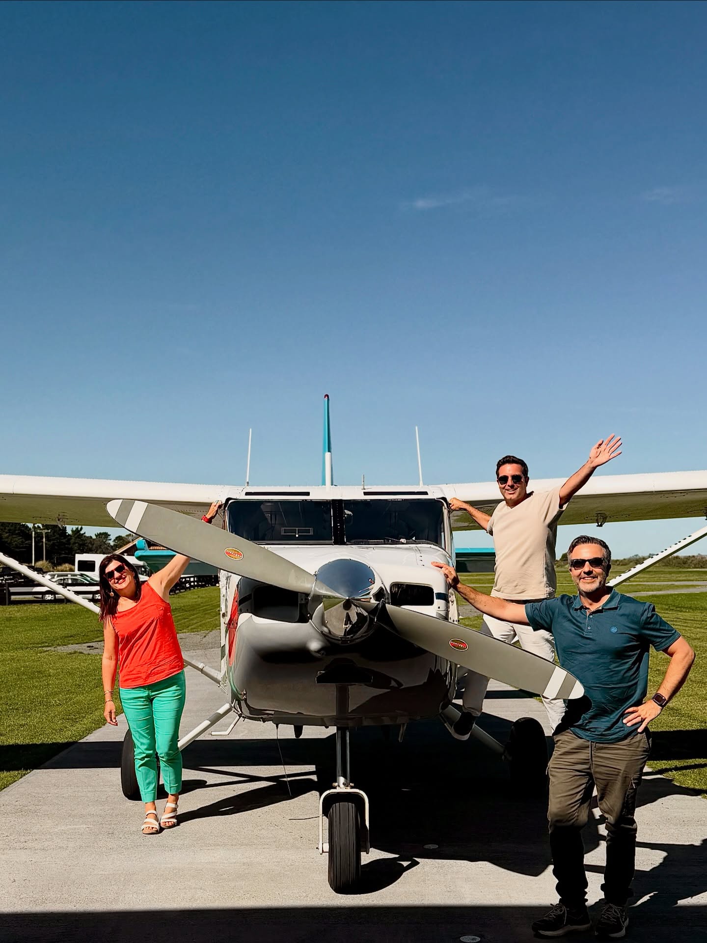 💥 Big whales. Bigger grins.
Kaikōura showing off again with an amazing encounter from the big blue whale 🐋
These post flight smiles say it all 🫶🏽