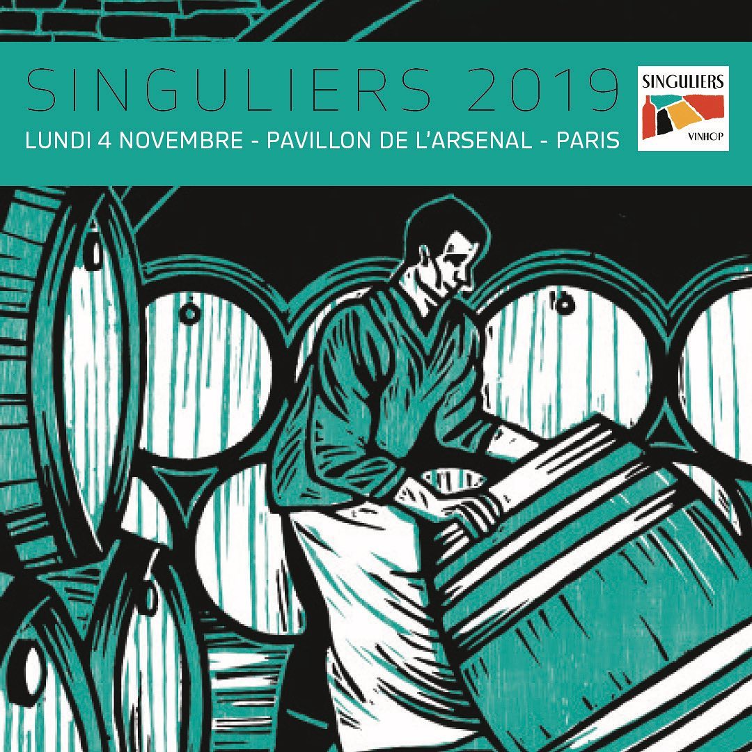 Plus que 2 semaines avant notre dégustation Singuliers. Vous pourrez rencontrer 70 vignerons de France et d’Espagne le 4 Novembre entre 10h et 18H au @pavillonarsenal. Vous dégusterez dans les verres @sydonios.
Illustrations Credit @alicebossut .
N'hésitez pas à vous inscrire ici :
http://www.vinhop.com/singuliers2019 👈
Vous gagnerez du temps à l’entrée !
Dégustation réservée aux professionnels
#singuliers2019 #vinhop
@domainedelajanasse @domaine_combier @domaine_de_la_touraize @remygresser @jlouistrapet @davidbeaupere @domaine_marc_delienne @paulhenrithillardon @richardrottiers @raph_domainestcyr @antoine.sunier @chateauhautbergey @chateauhautpeyrat @alexbachelet @thomasbouley1 @jeandauvissat @malandes.chablis @bernardzito @bereche_champagne_officiel @etiennecalsac @jeromedehours @laherteaurelien @champagne_marguet @champagnepouillon @champagnesavart @suenenchampagne @vinsrijckaert @frederic_brouca @pasdelescalette @guillaume.pire @bertrandsourdais @steph_domclauderiffault @stfserol @carinemontoya @juliencastell @chateaurevelette @peterrevelette @clos_saint_vincent_bellet_ @domainedemontvac @domainedefondreche @matthieu_barret_cornas @domainebonnefond @nicolaschampagneux @maisoncluselroch @caveyvescuilleron @domainevernay @villard.francois @pj.villa @domainealainvoge @comandogviticultores @fedellosdocouto @bodegaforjasdelsalnes @adegasguimarooficial @linfernalwine @danilandi_viticultor @veronicavoc