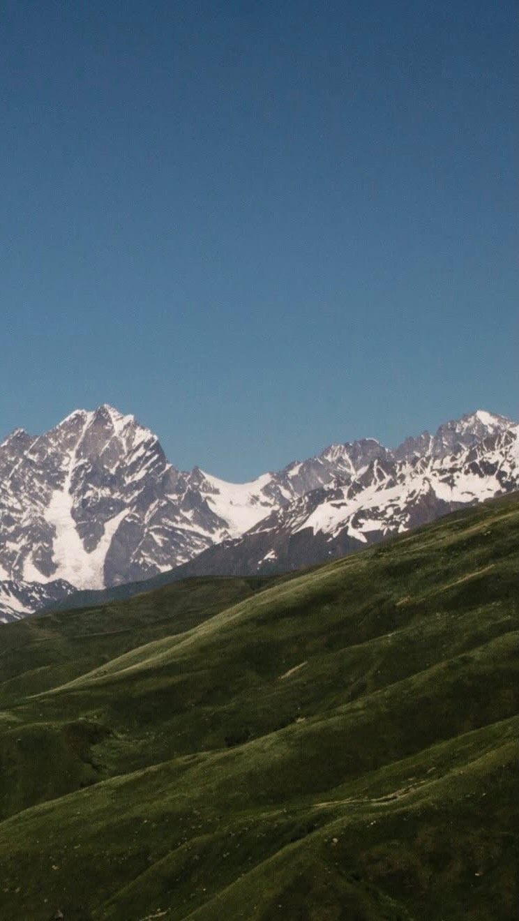 Čo ste o mne "možno" nevedeli ;)
Trek v Gruzínskych horách bol pre mňa jeden z najnáročnejších a zároveň najkrajších dobrodružstiev môjho života. Vždy rozmýšľam čo vygravírovať na nový produkt s personalizáciou a tak to bol tentokrát jednoznačne vrch Chkhunderi - môj doposiaľ najvyššie položený vyšlapaný vrch. Bolo to 9 rokov dozadu a už sa veľa vecí zmeilo tak nepredpokladám že ho niekedy prekonám. Takto máte možnosť si zadovážiť náramok s vašim vlastným úspechom 🙂🏔✍🏻
#gravirovanie #horalist #hory #kozenynaramok