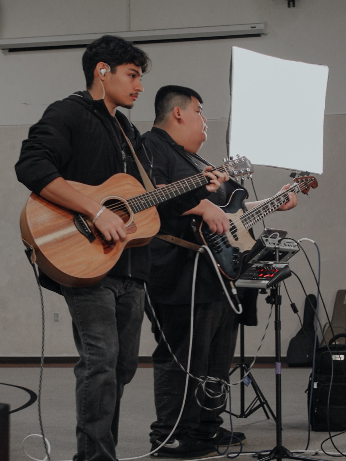 ✨ ¡Ya iniciamos clases! ✨
El sábado pasado dimos inicio a esta nueva temporada y fue un tiempo muy especial, lleno de aprendizaje, adoración y la presencia de Dios 🎶🙏🏼
Estamos muy agradecidos por cada corazón que decidió dar este paso.
👉🏼 ¡Aún estás a tiempo de unirte!
La fecha límite de inscripción es este sábado 31 🚨 no te quedes fuera de lo que Dios está haciendo en este tiempo.
📲 Inscríbete y sé parte de esta experiencia.
#SoundCityWorship #ClasesDeMúsica #Adoración #TiempoEspecial #ÚltimaOportunidad