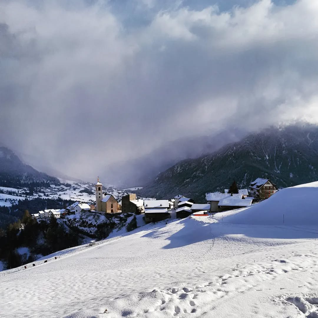 Stierva im Winterkleid
#uts #stierva #winter #schneelandschaft #graubünden #bergdorf
