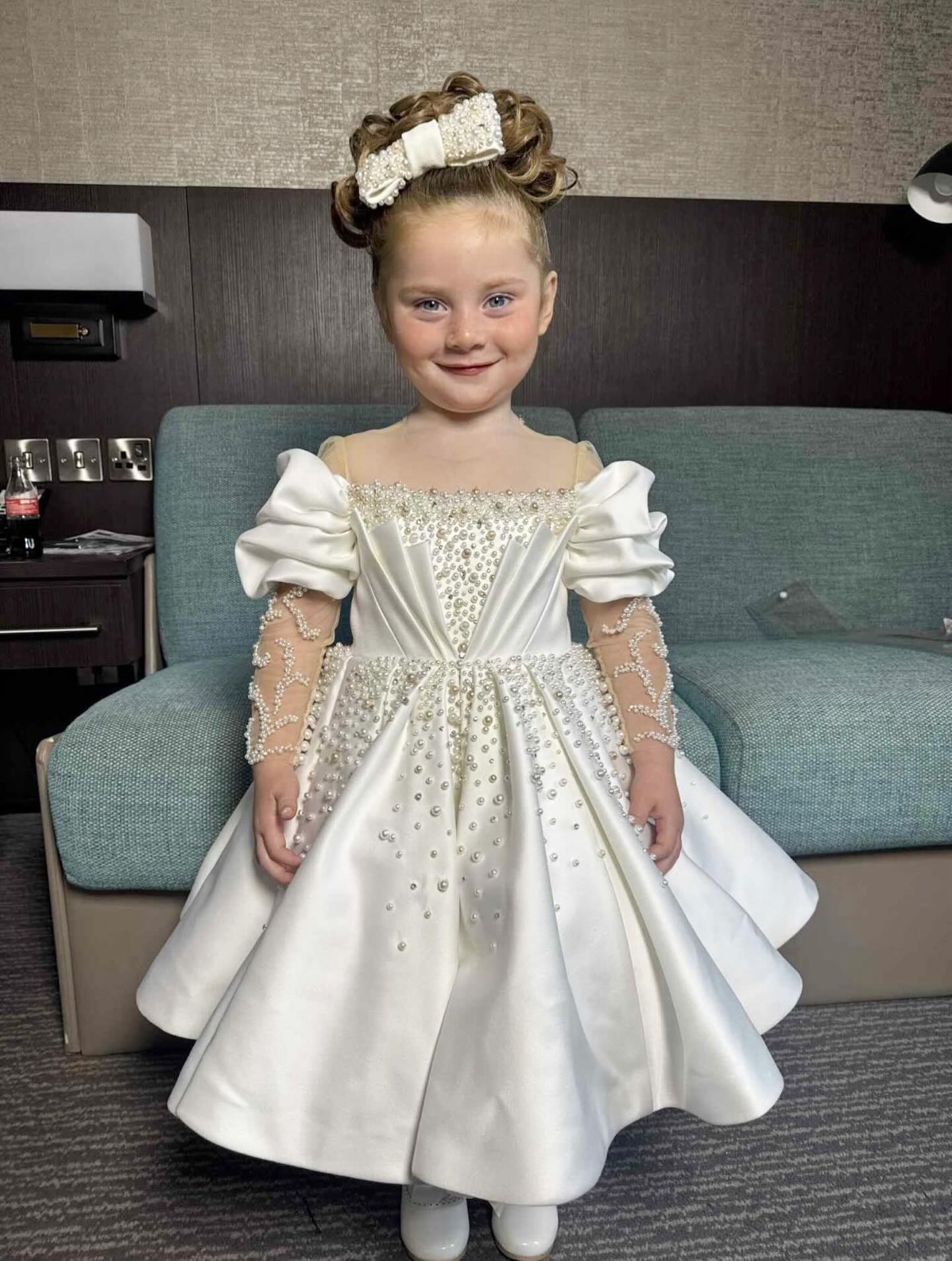 🥰🥰 a custom made replica dress to match moms gown. The sweetest little smile.
#dressmaker #custommade #wedding #gown