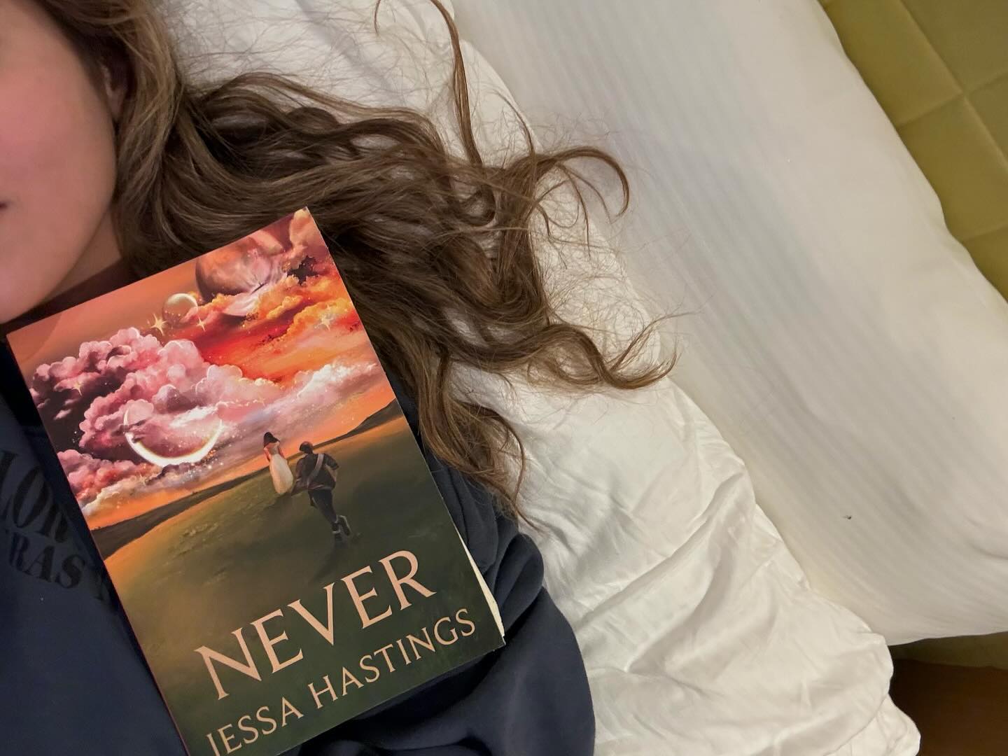 in between concerts and plane rides we read, this was the one book I brought on the trip and although I have read much of it I’m loving it!
Mixing in Jessa Hastings with Peter Pan is ✨the best of both worlds✨
#jessahastings #bookswelovee #peterpanretelling #booksbooksbooks #bookstagram #bookaesthetic #bookinstagram #bookphoto #neverjessahastings #romancebooks #romancebookstagram