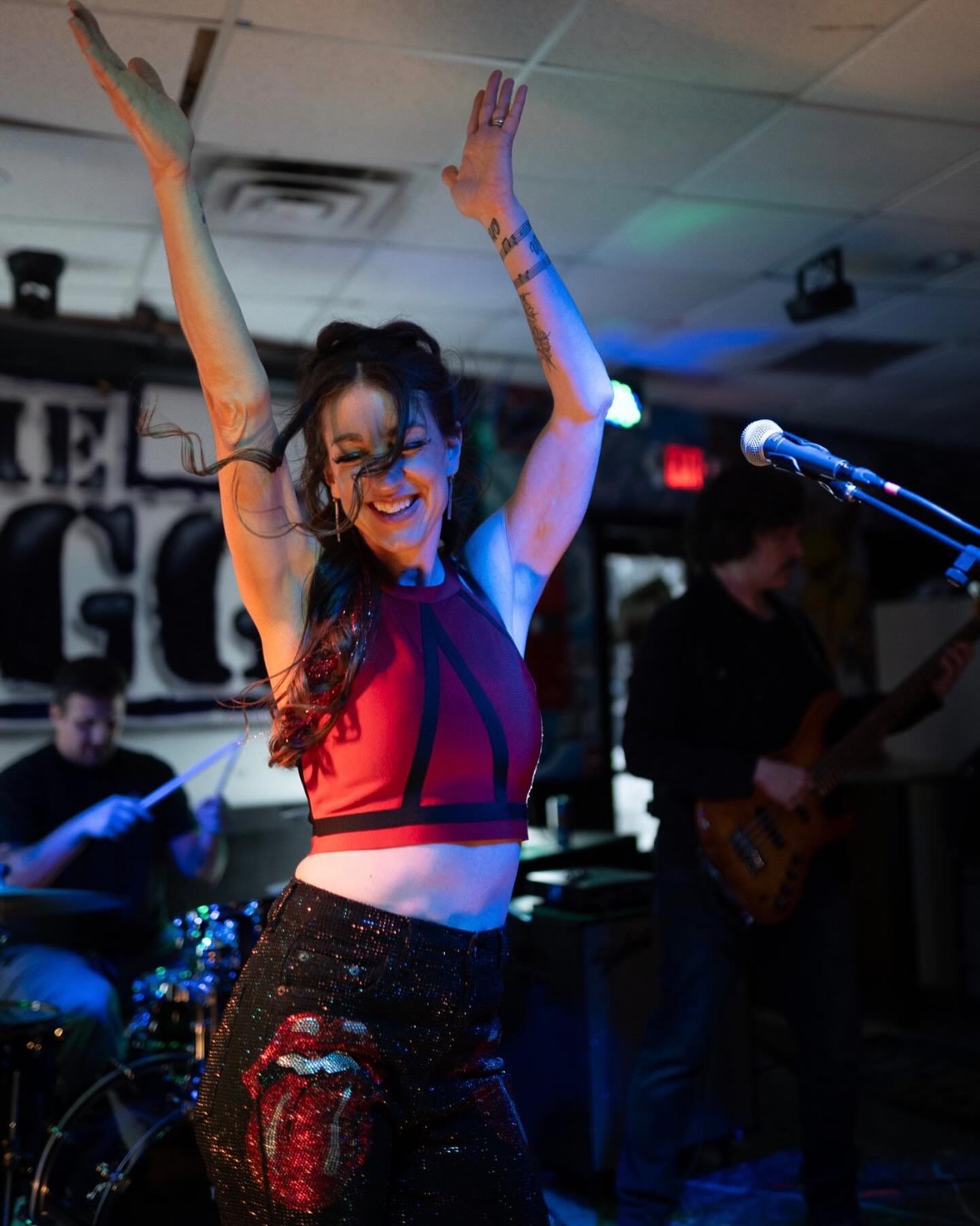 Curves & chaos.
“Tattoo” music video is coming soon 💘
#pop #rock #soul #love #music #musician #womeninmusic #band #bandlife #jnb #jessnovakband #singer #songwriter #originalmusic #originalsong #musicvideo #tattoo #curvesandchaos #woman #dance #newmusic @thejuggonteall @jessnovakband @dfphotovideo @hobinstudios @roseflemingo @phixclothing @unclejuspy @danielwarephotography 📸