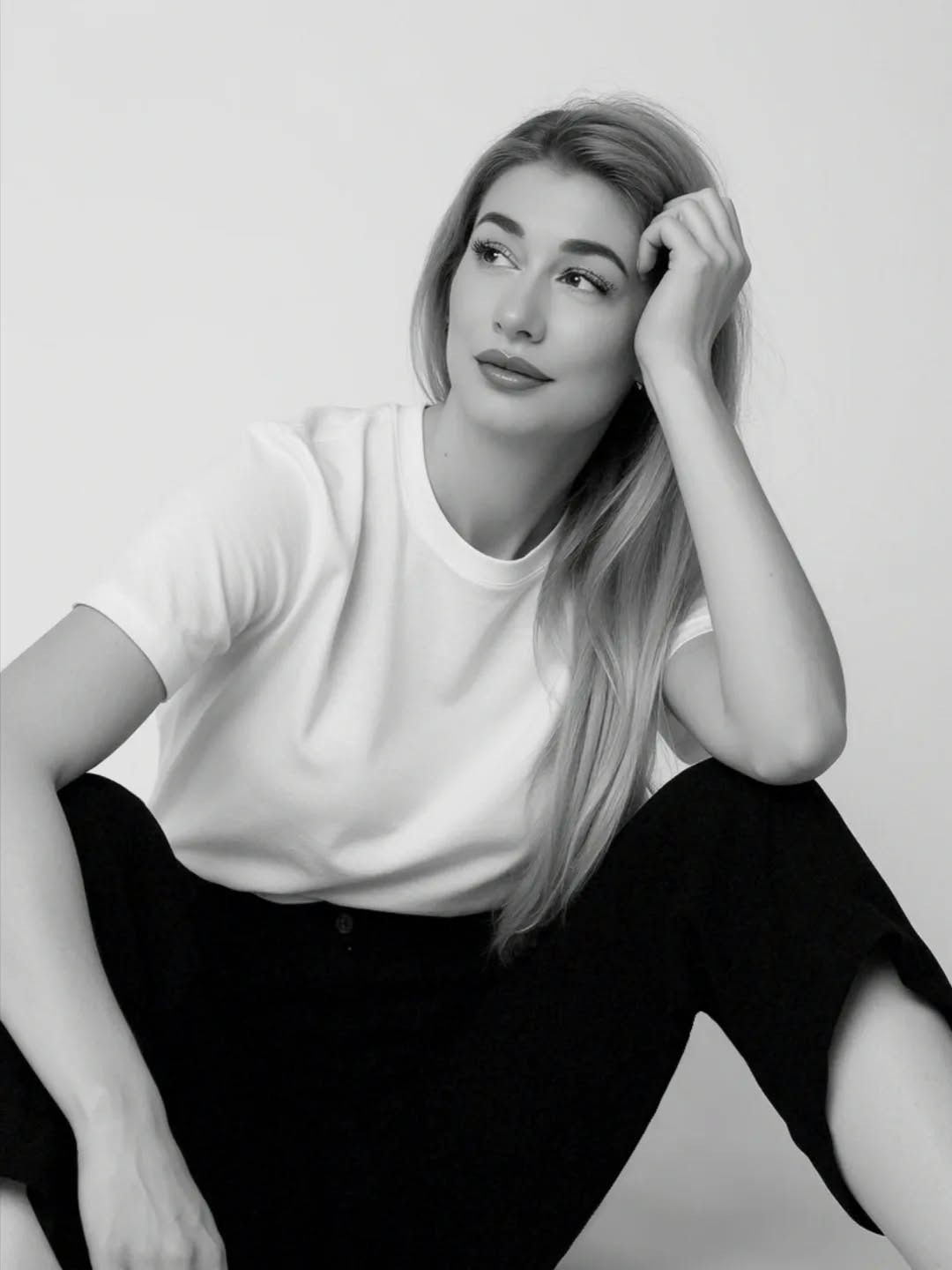 This song popped up on my playlist this morning. I hadn't heard it in years, but it's still so relevant ❤️ "All I know, all I know, Love will save the day" thank you @desreeofficial .
.
.
.
.
.
#throwback #casualstyle #90saesthetic #90svintage #90smusic