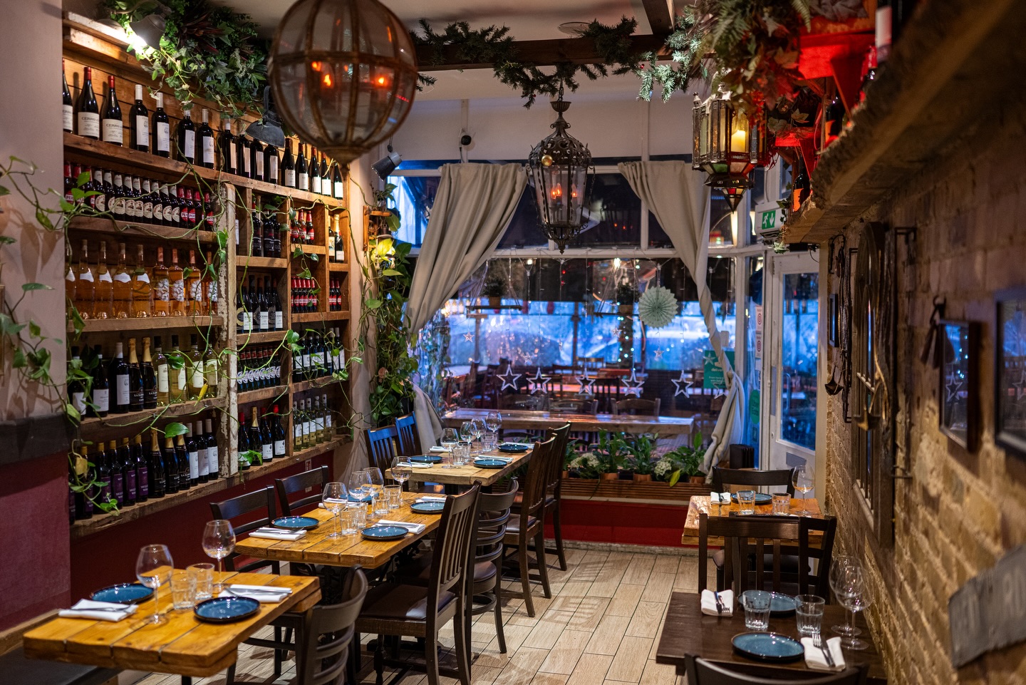 Where Spain meets Italy in the heart of W4. ✨
Step into our sanctuary in Chiswick, a space designed to celebrate the best of the Mediterranean.
From the rustic soul of Spanish tapas to the timeless elegance of Italian tradition, we bring two cultures together at one table.
Join us for an evening of homemade flavors and the perfect atmosphere. Your seat is waiting. 🍷🍝
#avantichiswick #chiswickeats #spanishitalian #w4dining #mediterraneancuisine
