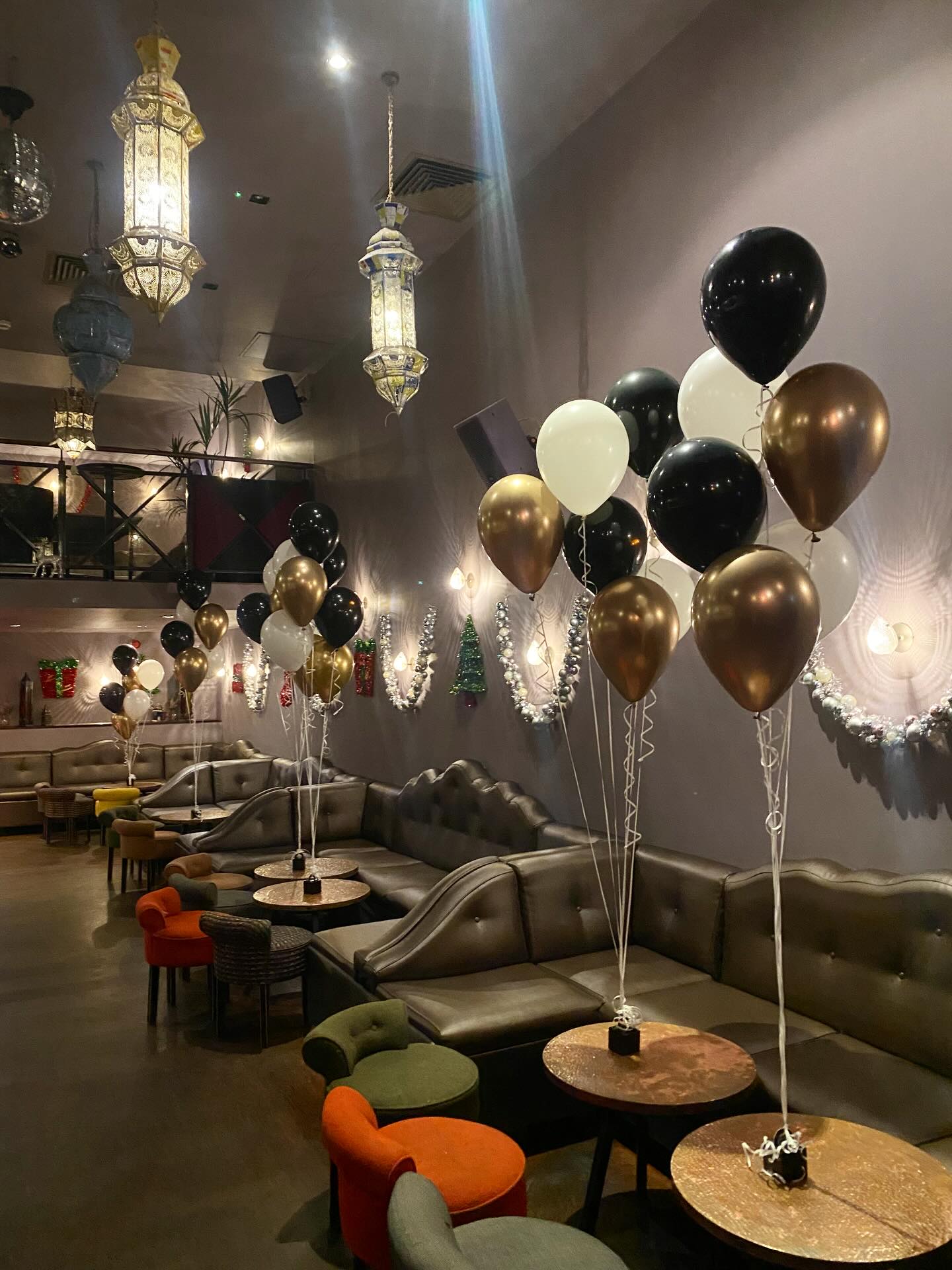 @parkplazacardiff dressed and ready to party 🖤💛