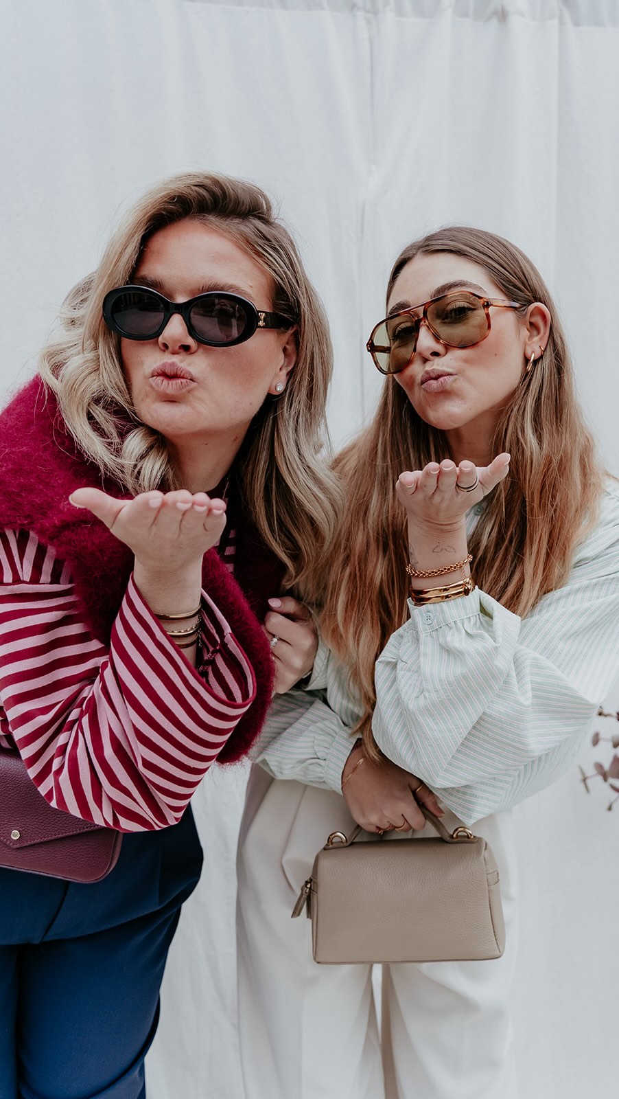 Mega trots, mega dankbaar en mega blij met de prijs voor BESTE MARKETING 2025 van de OSTAR @turnhoutcityguide 🩷
We doen elke dag zo hard ons best met heel team Julia om jullie up to date te houden van de leukste outfits, nieuwste trends en looks… blijf ons zeker volgen want er staan heel veel leuke dingen op de planning voor 2026!
Liefs, team Julia 🫶🏽
www.juliabybb.com
#juliabybb #juliaturnhout #ostar2025 #turnhoutcityguide #bestemarketing