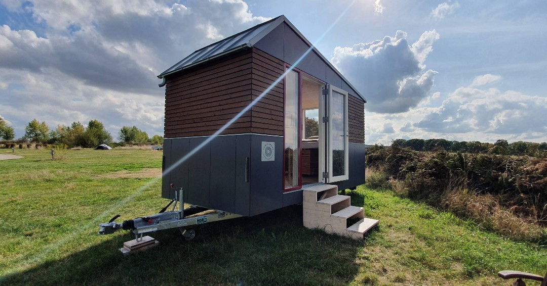 Look at this beauty!
Und das beste! noch ganz viel freie Nächte!
First come, first serve!
tinyescape.de/buchen
#tinyescapehamburg #cabinwoodtinyhouse #chemnitz #tinyescape #escapehamburg #naturerlebnis #reisenindeutschland #travelgermany #weroamgermany #minimalism #rückzug #zufluchtsort #trip #weekendtrip #tinyhouserentals #tinyhouserental #tinyhousebuild #tinyhouseairbnb #airbnbhomes #airbnbcabin #tinycabin #cabinstay #cabinrentals #glampinghub #tinyhouseonwheels #adventurehomes #tinyhouseinterior #tinyhouse #tinyhousemovement