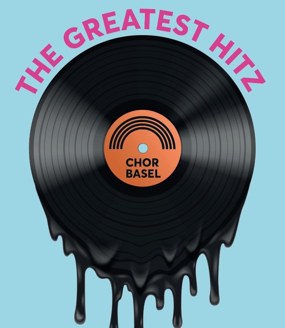 Der ChorBasel hat Grosses vor: es gilt, im Studio Tonaufnahmen zu machen!
Wer uns kennt, weiss: Unser reichhaltiges Repertoire eröffnet uns fast unüberschaubare Möglichkeiten an aufnahmewürdigen Stücken. Vielleicht haben wir da sogar ein bisschen die Qual der Wahl, denn: Lieblingslieder sind bekanntlich Geschmacksache.
Also unternehmen wir mit euch zusammen eine Reise durch unsere musikalische Vergangenheit, zurück zu bleibenden Erlebnissen und klingenden Erinnerungen. Kommt mit und erfahrt, für welche „Greatest Hitz“ wir uns entscheiden!
Wir empfangen euch für dieses Konzert mit anschliessendem Sommerfest am Samstag, 22. Juni 2024 um 18 Uhr in der Kulturkirche Paulus.