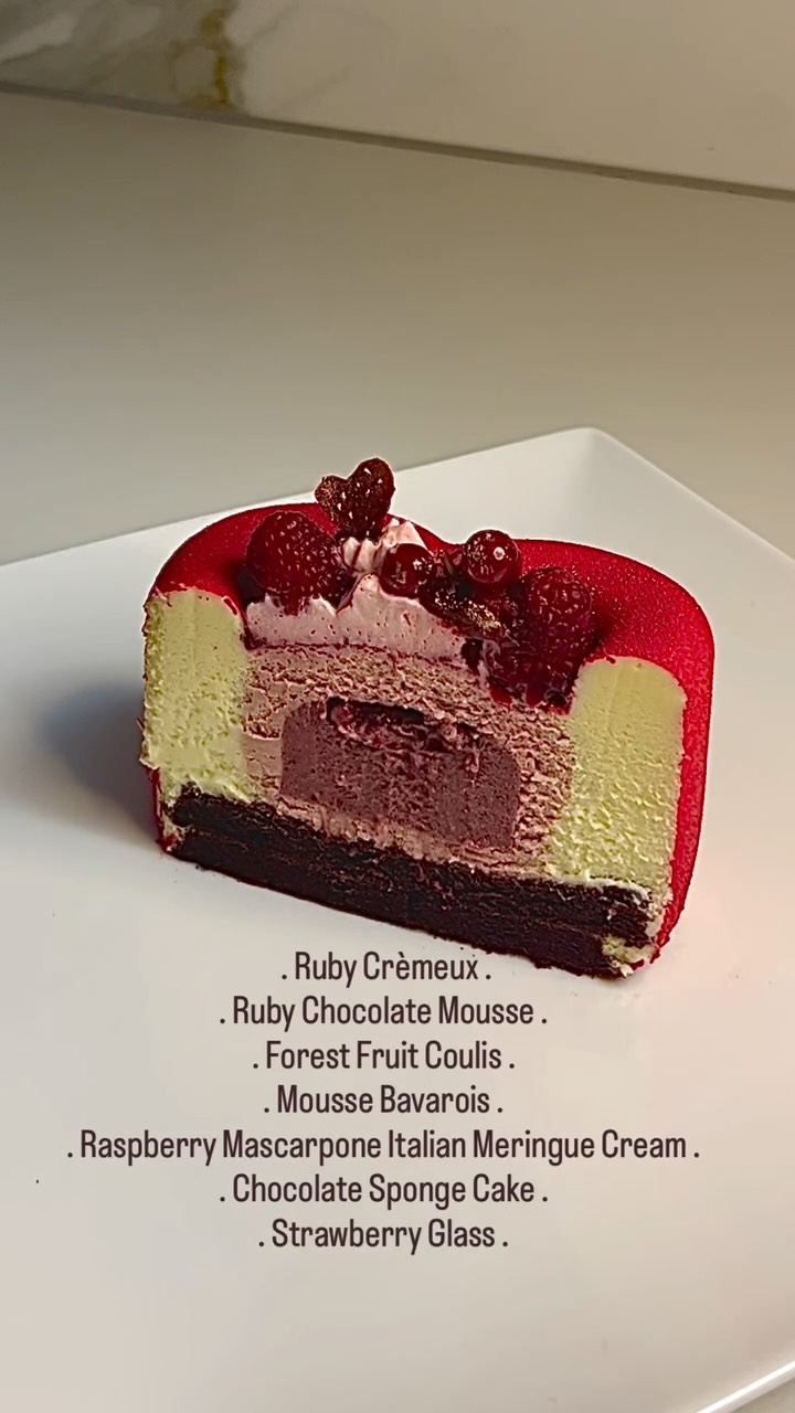 This isn’t just a cake.
It’s the Petite Ruby Heart—my definitive Valentine’s creation. 💖
Watch the cut reveal seven layers of flavour and texture:
💖 Raspberry & Ruby Chocolate Crémeux
☁️ Light Ruby Raspberry Mousse
🥄 Silky Bavarois
🍫 Chocolate Sponge
🫐 Forest Fruit Coulis
🍰 Raspberry Mascarpone Italian Meringue
🌟 Edible Strawberry Glass Heart Toppers
A 450g balance of richness and brightness—ruby chocolate depth, sharp berries, and cloud-soft textures.
Every element is crafted from scratch with premium ingredients in my Den Haag home bakery.
💝 Launch price: €25
📍 Pickup in The Hague — Feb 12 & 13
⏳ Pre-orders close Feb 10 (limited quantities)
➡️ Order via link in bio
#valentinestreats #heartcake #valentijn #denhaagbakery #pastryart