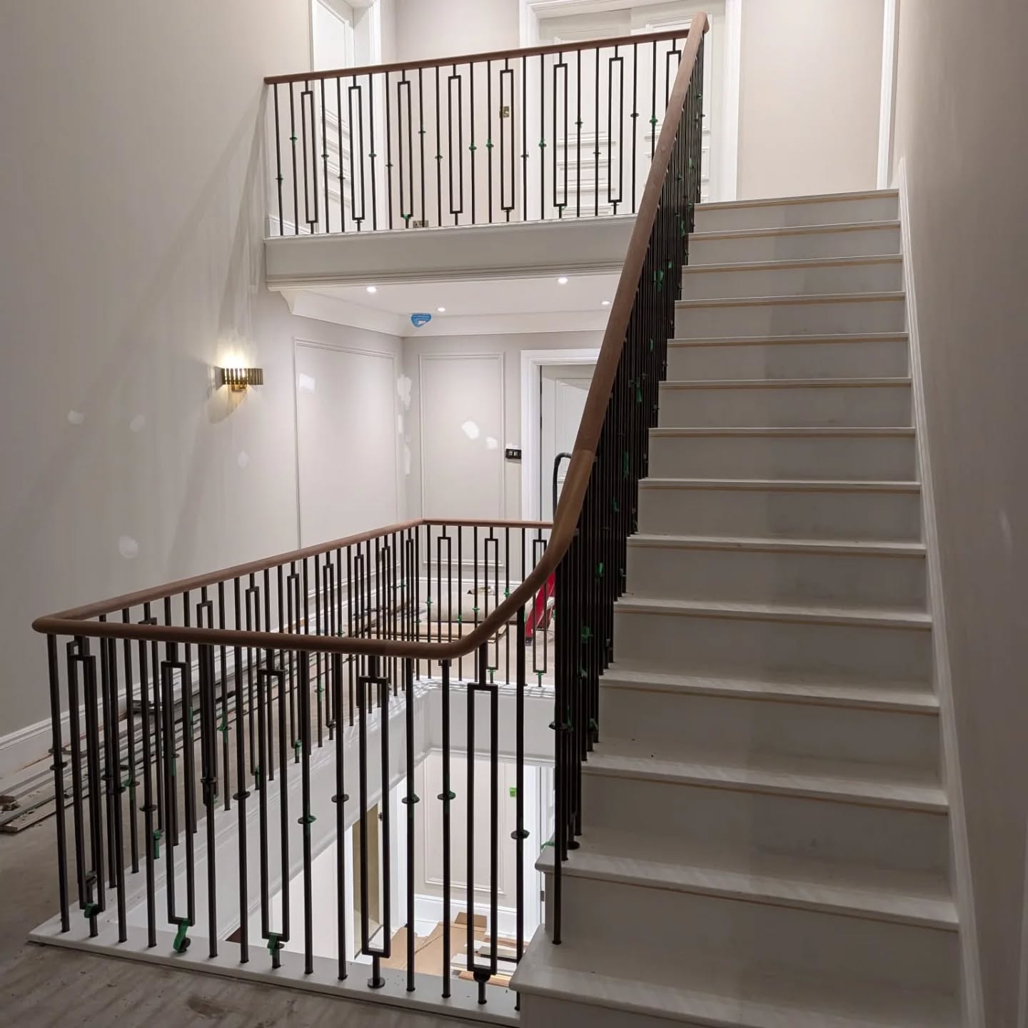 Picture sent in from a handrail we recently machined!
#handrail #twist #5axismachined #madeinsheffield