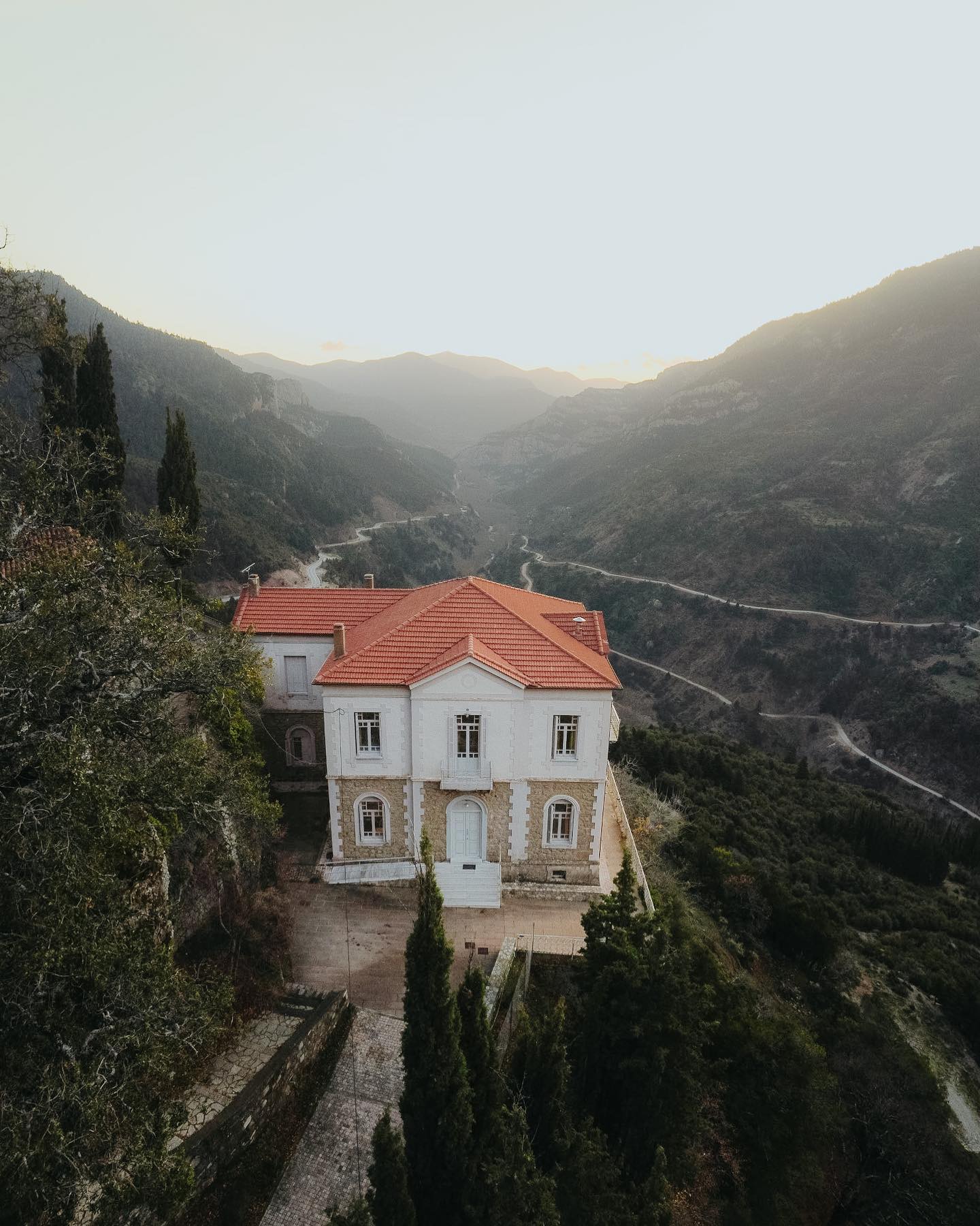 Over looking endlessly canyons, rivers and spectacular rock formations 🏔️🙌🏼🌲