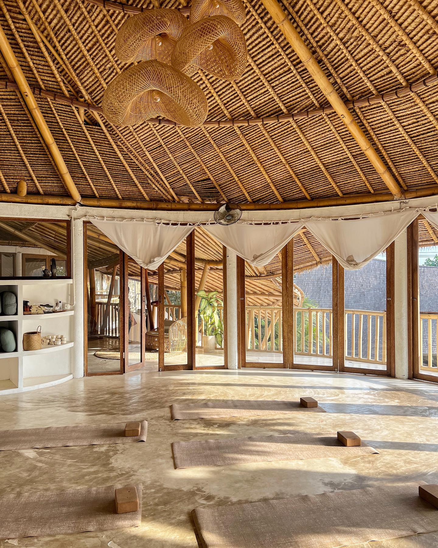 We love morning yoga🧘♀️💛