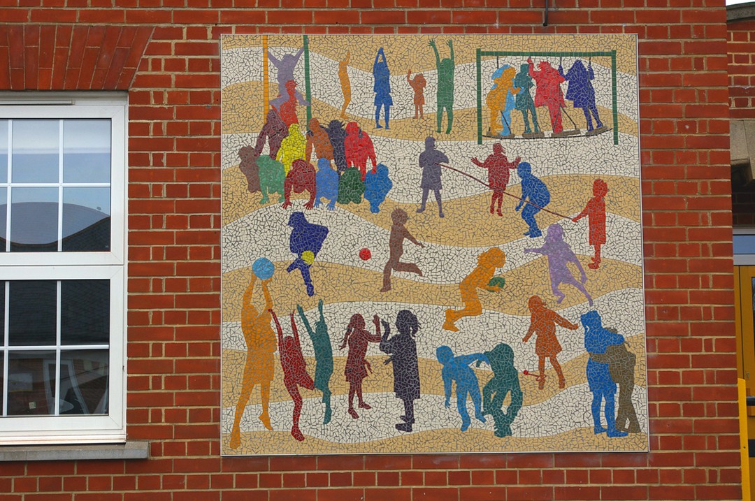 Another huge mosaic project that involved two weeks of workshops in the school! Producing a mosaic for the playground and the entire apex of the school entrance.
#schoolworkshops #schoolproject #schoolartwork #schoolarts #silhouette #silhouetteart #themosaicstudio #paulsiggins
