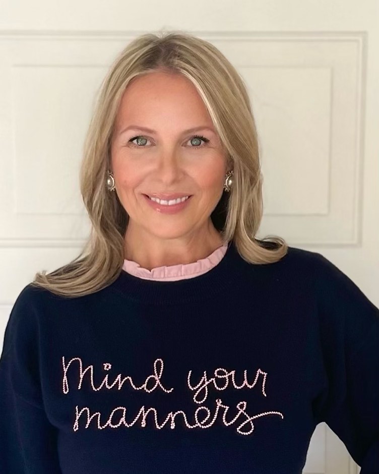 ✨Did you grow up with this phrase?
“Mind your manners” was a polite reminder from my mother every so often 😉💫
What phrases were used in your home growing up? 🌟 Sweater: @mykameier
•
#mindyourmanners
#image #manners #socialetiquette #etiquettecoach
#etiquettetraining #etiquetteexpert
#etiquettetrainer #confidence #lookyourbest #etiquettelessons #softskills #etiqueta #network #instaimage #businessetiquettetraining #instadaily #instatip #beyourbestself #etiquettetip