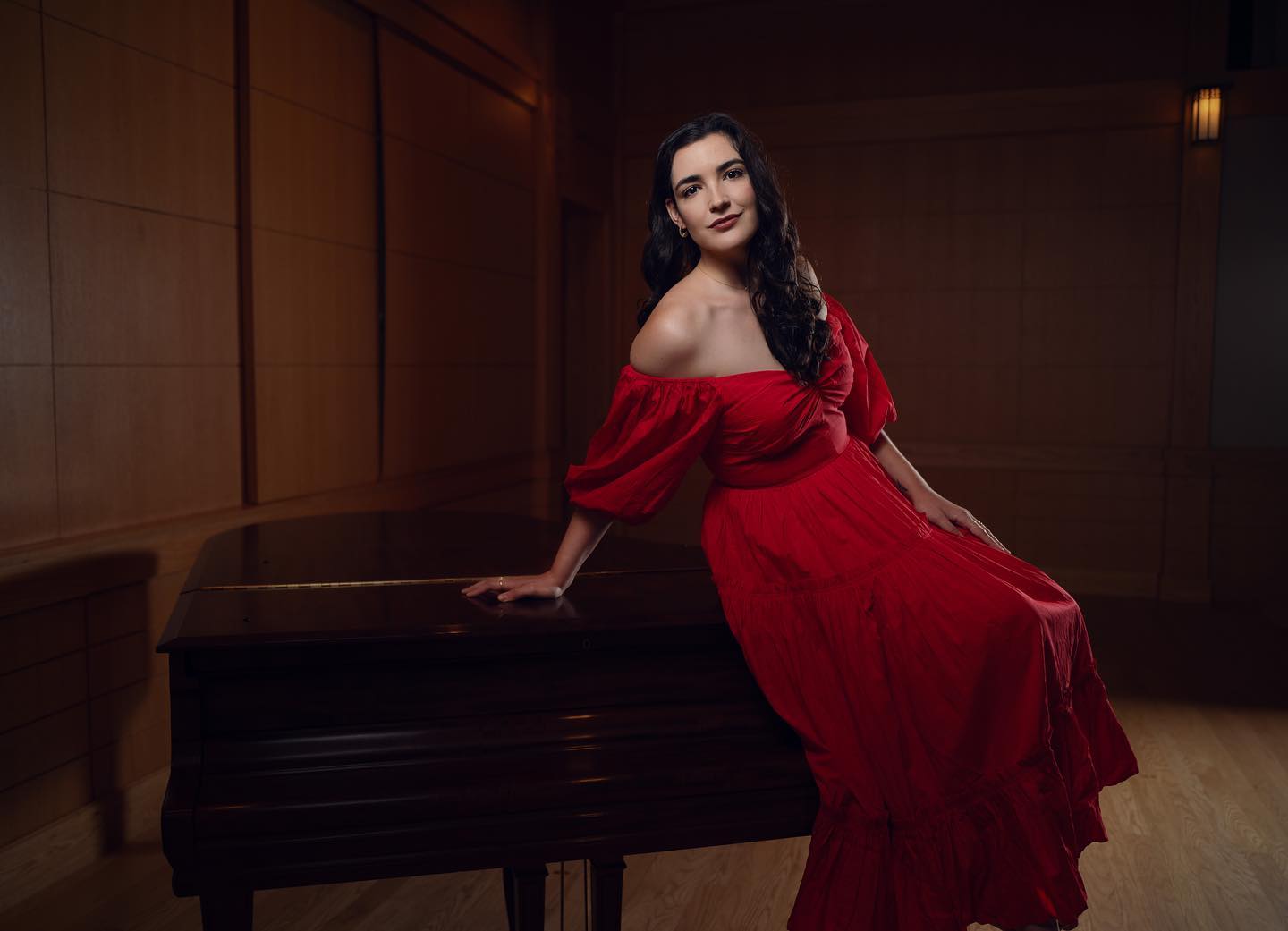 Absolutely thrilled to be able to share that I’ll be joining the studio of the Dutch National Opera this fall!! I’m so so excited for the adventures to come in Amsterdam, and beyond grateful to the @nationaleoperaballet for the opportunity ✨❤️
(📸 @thebeardandlens !)