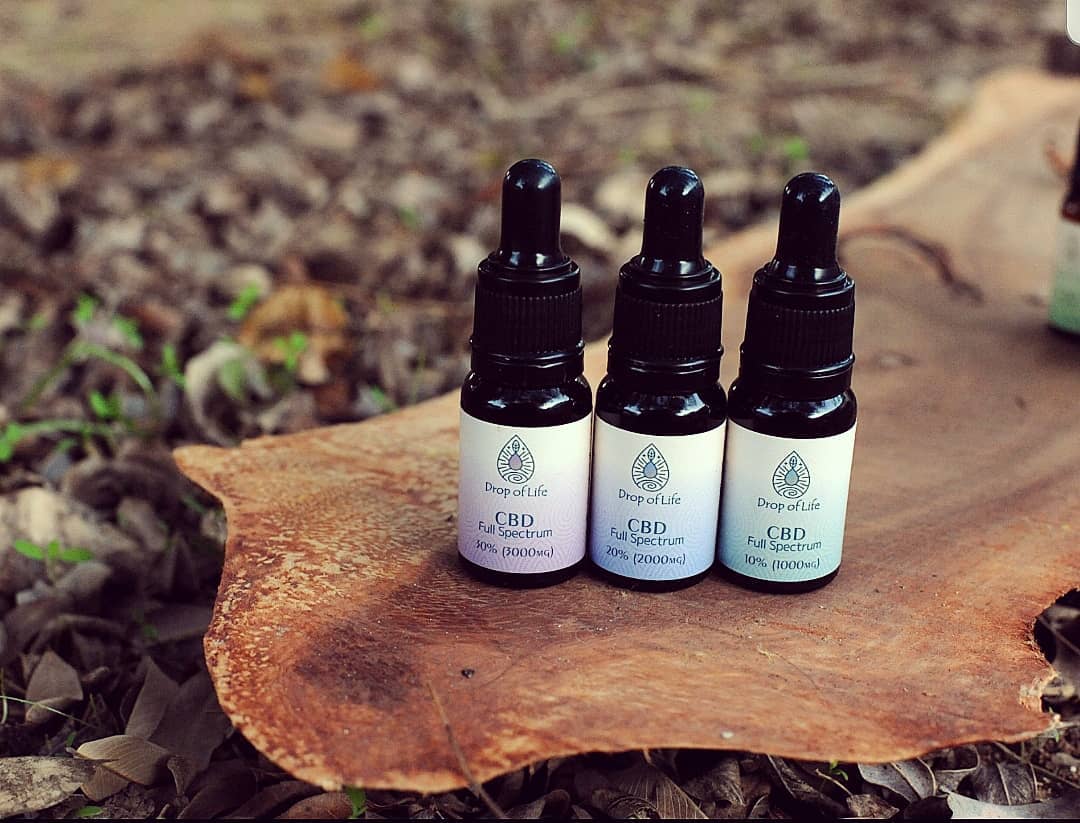 CBD Full spectrum ๐ฑ๐ CBD oil with a full spectrum contains a wide range of cannabinoids present in the cannabis or hemp plant. Depending on your condition and what you want to achieve, it can have a greater effect than just CBD, because all cannabinoids work together in the so-called entourage effect. This synergy not only ensures a more effective product, but also ensures that any undesirable effects are prevented or reduced.
Full spectrum CBD oil refers to the pure oil extracted from hemp, it contains the same cannabinoids and compounds as those in the original hemp plant. Unlike isolated, full spectrum CBD oil contains a range of cannabinoids, as well as many essential vitamins and minerals, fatty acids, proteins, chlorophyll, fiber, flavonoids and terpenes.
#hemp #cbd #fullspectrum #hemporganic #dropoflife #healthylifestyle #cbdheals #cbdfullspectrum #lovelife #organic #labtested