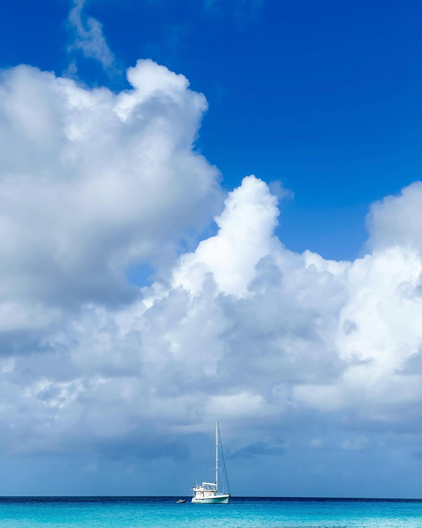 I’m back from a warm and wonderful week in the Caribbean. After soaking up sunshine and sea views and all those beautiful blues, I’m feeling inspired and eager to see how that shows up in my art.
#inspiration #travel #caribbean #beautifulblues #creativeliving