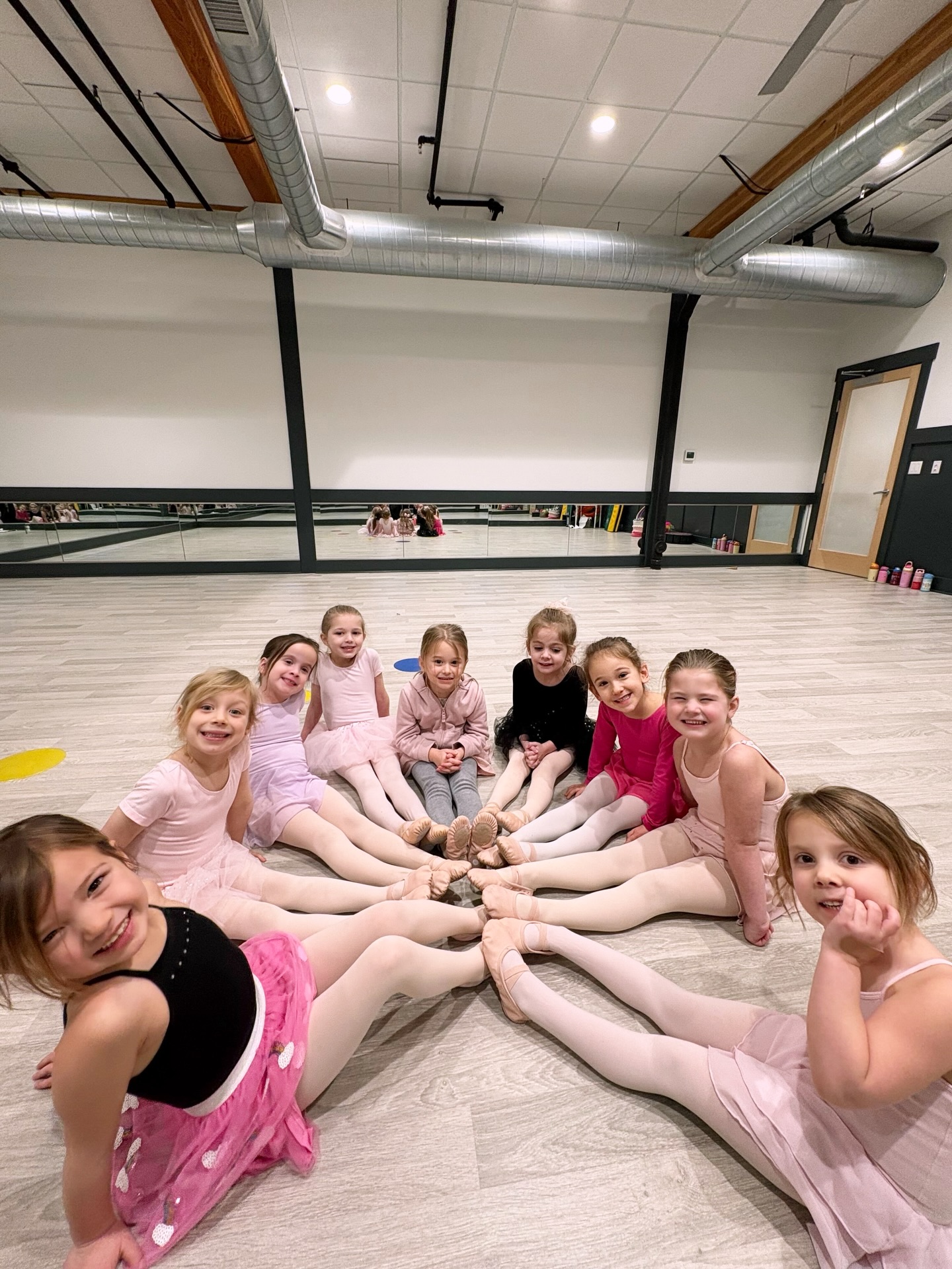 Smiling sweet and dancing feet ๐ฅฐ๐๐ฉฐ We love sweet moments in the studio!