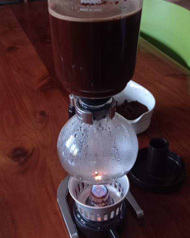 When the lights go out, we make a plan.
Coffee is a necessity! @hario_official syphon to the rescue! Our GOLD award winning coffee will do fine😍
.
.
.
#terroircoffeeroasters #coffee #Capetown #goldaward #stellenbosch #mountainbiking #latteart#sidamo #ethiopian #africa #coffee #arabicacoffee #coffeepeople #coffeeaddicts #coffeelover #robusta #espresso #latte #coffeedaily #lattegram #cuppa #cappuccino #kenya #rwanda #zambia #ethiopia #capetown #instacoffee #levelup @lamarzocco #lamarzocco#perfect