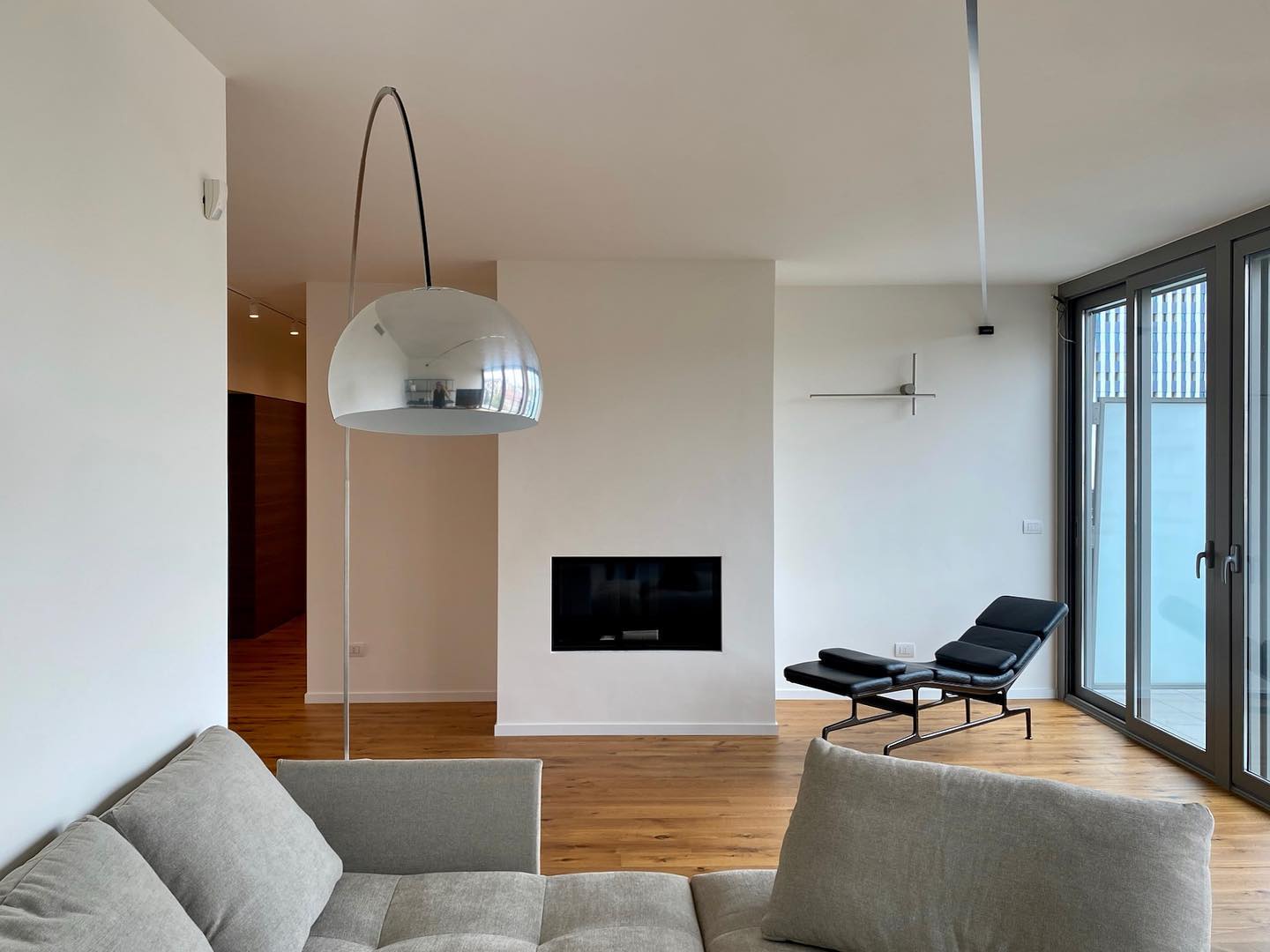 #tb #apiuaarchitetti #torino #architettitorino #interiors #interiordesign #design #lightdesign #living #livingroom #livingdecor #livingroomdesign #saba #sabaitalia #pixellight #vitra #vitrasoftpad #davidegroppi #infinito #flos #floslighting #arco #castiglioni #coordinateswall #michaelanastassiades #novalux #cpparquet #ristrutturazione #ristrutturazionetorino