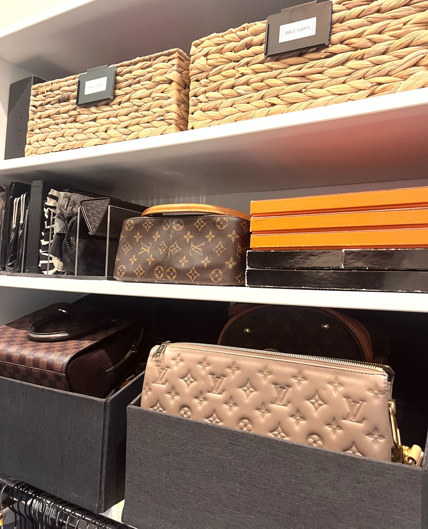✨ Closet Glow-Up! ✨
This client was already ahead of the game with an incredible decluttering effort, and I stepped in to add the finishing touches! A few simple products made all the difference—acrylic dividers to neatly store and display handbags + chic, canvas bins to contain medium-sized bags, keeping everything accessible yet stylish.
Maximizing space + increasing functionality = the ultimate closet win! 🙌
If you're looking for that final touch to take your closet from good to flawless, let’s chat! 💬