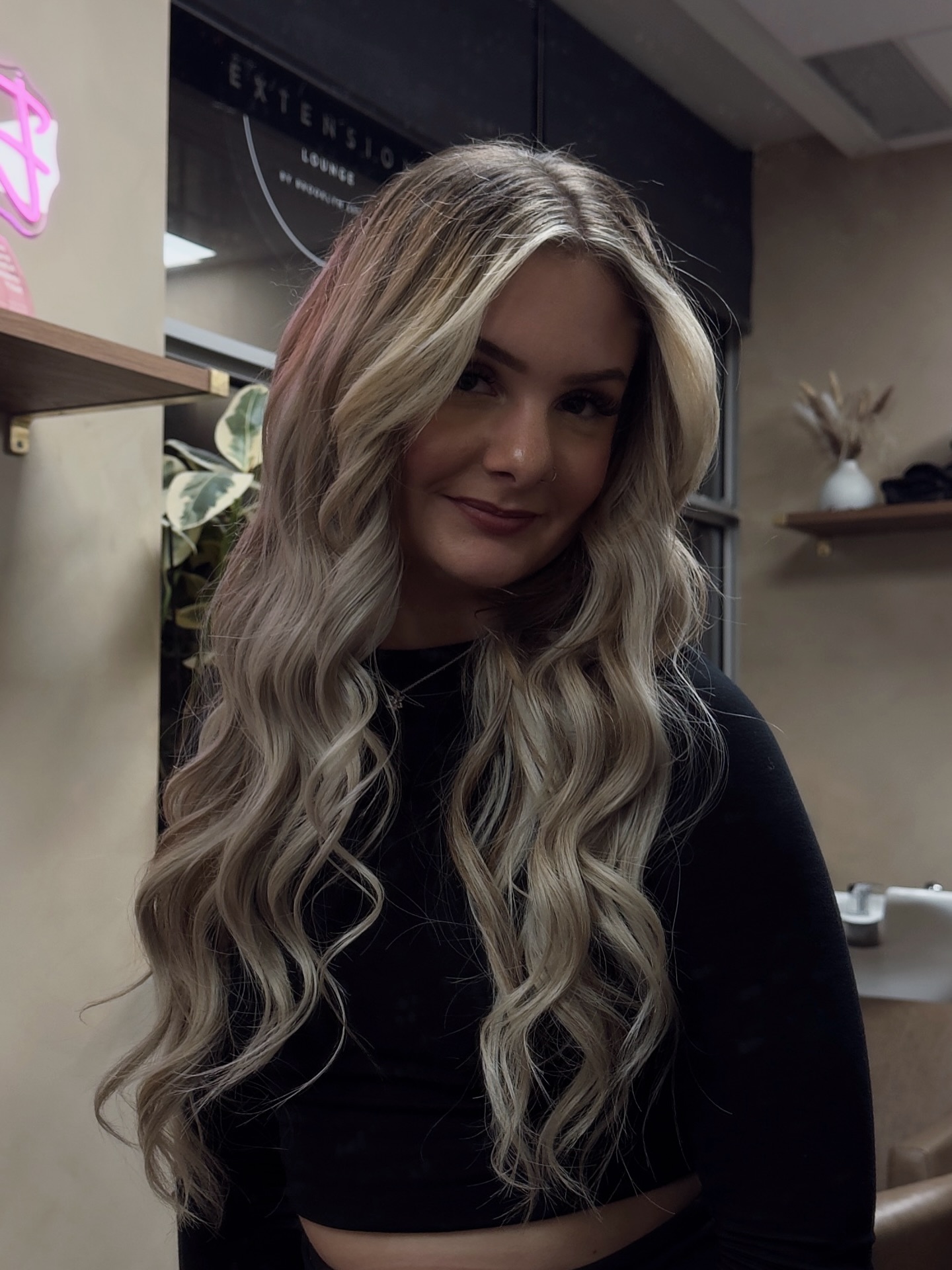 This photo needed its own moment🤩
22” extensions on a total babe ✨
Click the link in my bio or message directly to book now!