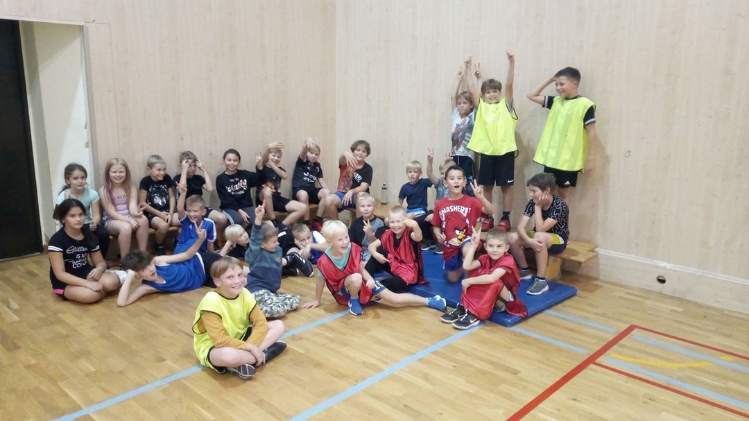 Eilsed trennid Padisel töid lapsed saali!
Trennid on lõbusad ja arendavad , harjutame distsipliini ka ning lastele meeldib.
Natuke on ruumi veel, aga mitte palju :)
#padise #vasalemma #harjuristi #korvpall #spordikoolkets