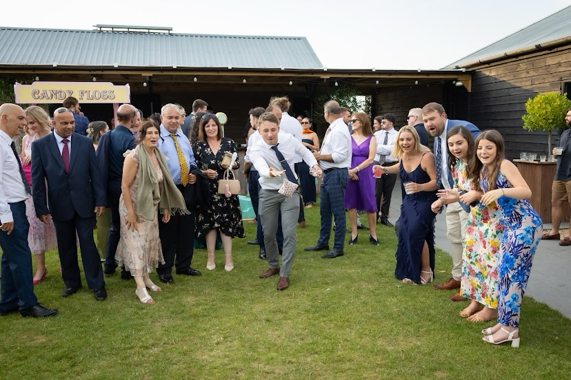 The aim of the game!!
Heres my business card! 😝
@millingbarn @chrisdouglasphotography
#lovemyjob #bringingthefun #smilesallround #bestofthebest #funwithfamily