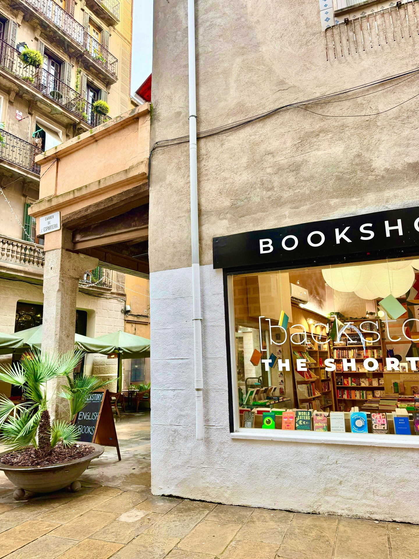 Our little outpost in El Born, where the winding streets and enchanting buildings never fail to charm. 🥰
📍C/ del Rec 46
#visitbarcelona #indiebookshop #barcelona #bookshopsofinstagram