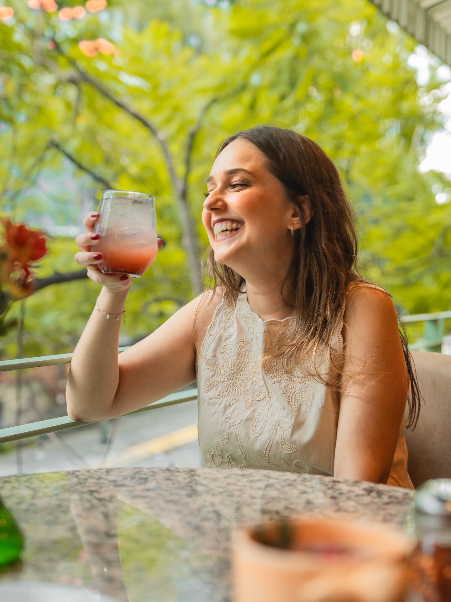 Un brindis por las tardes que se vuelven inolvidables. 🥂
Gastronomía impecable, coctelería de autor y la terraza más icónica de la zona. 🌳
En Ferrara siempre hay un lugar reservado para tus mejores momentos.