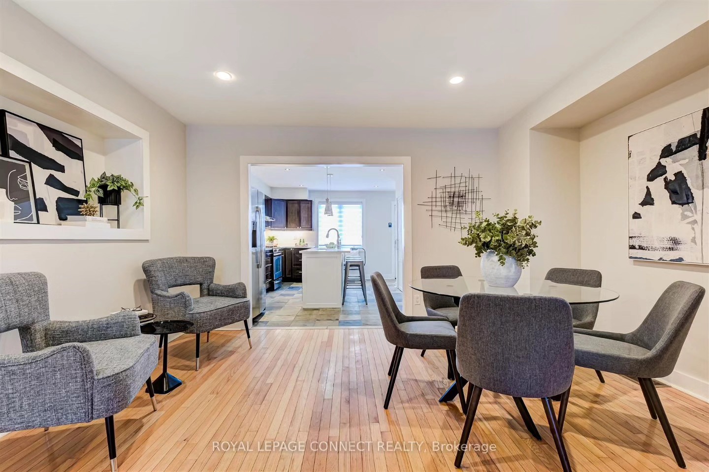 Traffic flow is critical in Home Staging. We created a sitting area where u might not expect one and got amazing feedback from potential buyers! #torontorealestate #torontostaging #diningroomdesign #diningroominspo #accentchair #rounddiningtable #greyongrey #abstractart #homestagingworks #vacanttosold #classiccontemporary