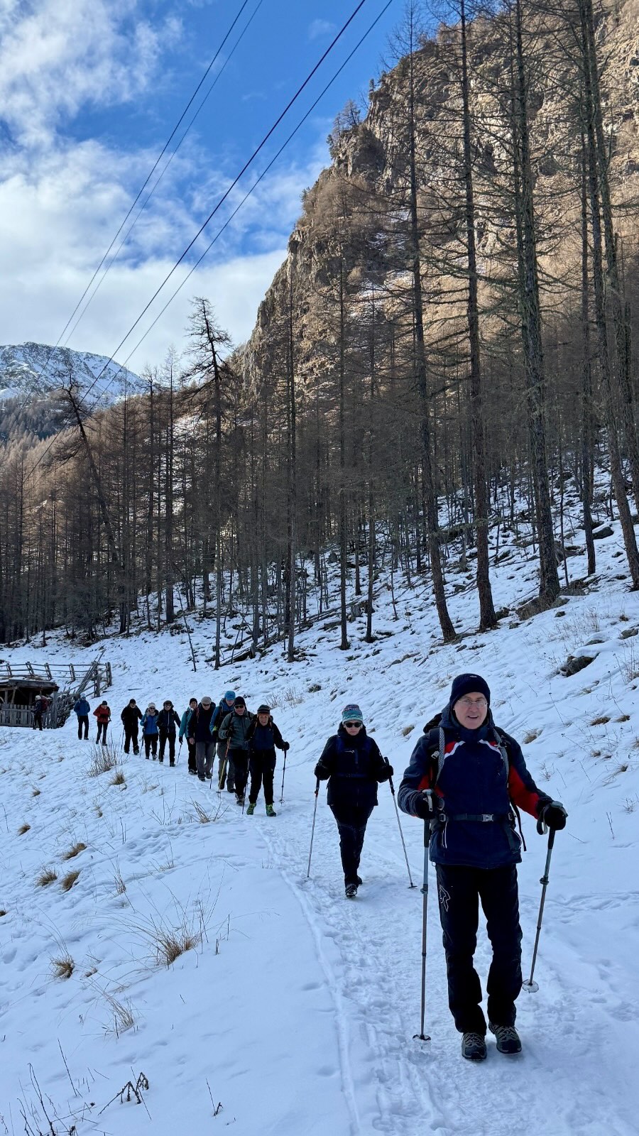Questo weekend in #AltoAdige, siamo partiti con poca neve e tornati con una nevicata da cartolina ❄️
In mezzo: cammini rilassanti, malghe dove assaporare piatti appetitosi, aria di montagna e tante risate.
Perché il bello non è solo dove vai, ma con chi lo condividi.
👉 Spoiler: la settimana prossima si replica in Val di Funes… e ci sono gli ultimi posti disponibili!
#millemonti #outdoorlife #ciaspolata
#viaggiotrekking
@sportlandweb_ @kayland_official @rockexperienceofficial
@guidealpinelombardia @guidealpine_italiane